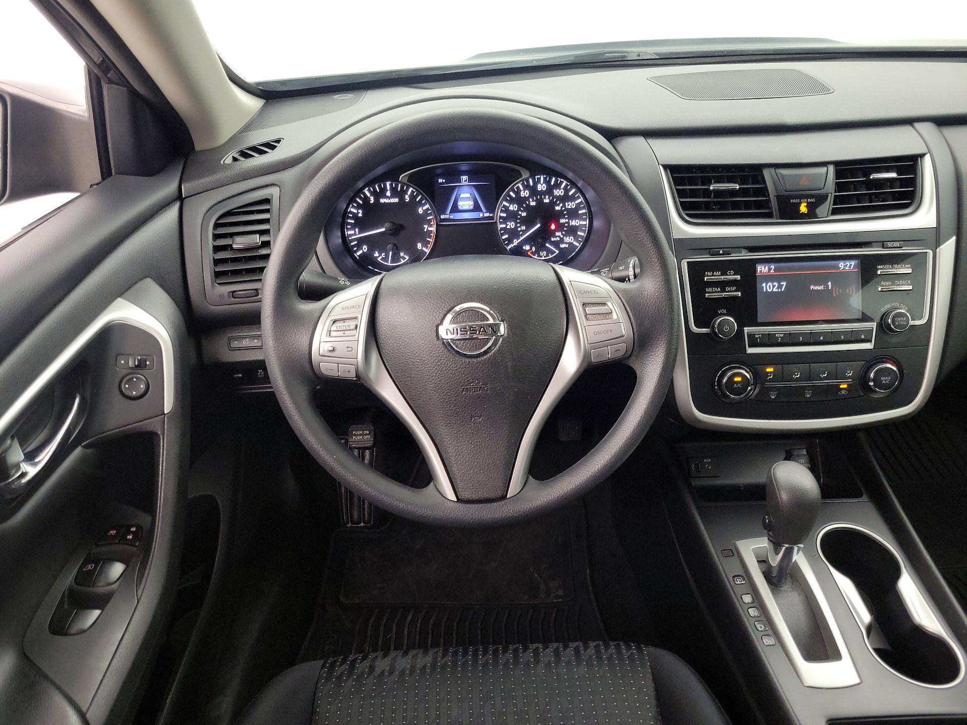 Thumbnail: 2016 Nissan Altima - 10
