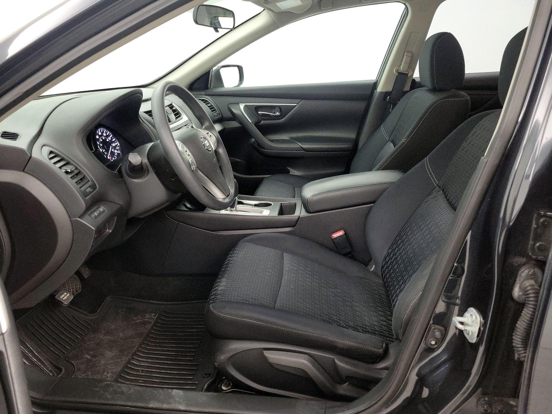 Thumbnail: 2016 Nissan Altima - 11