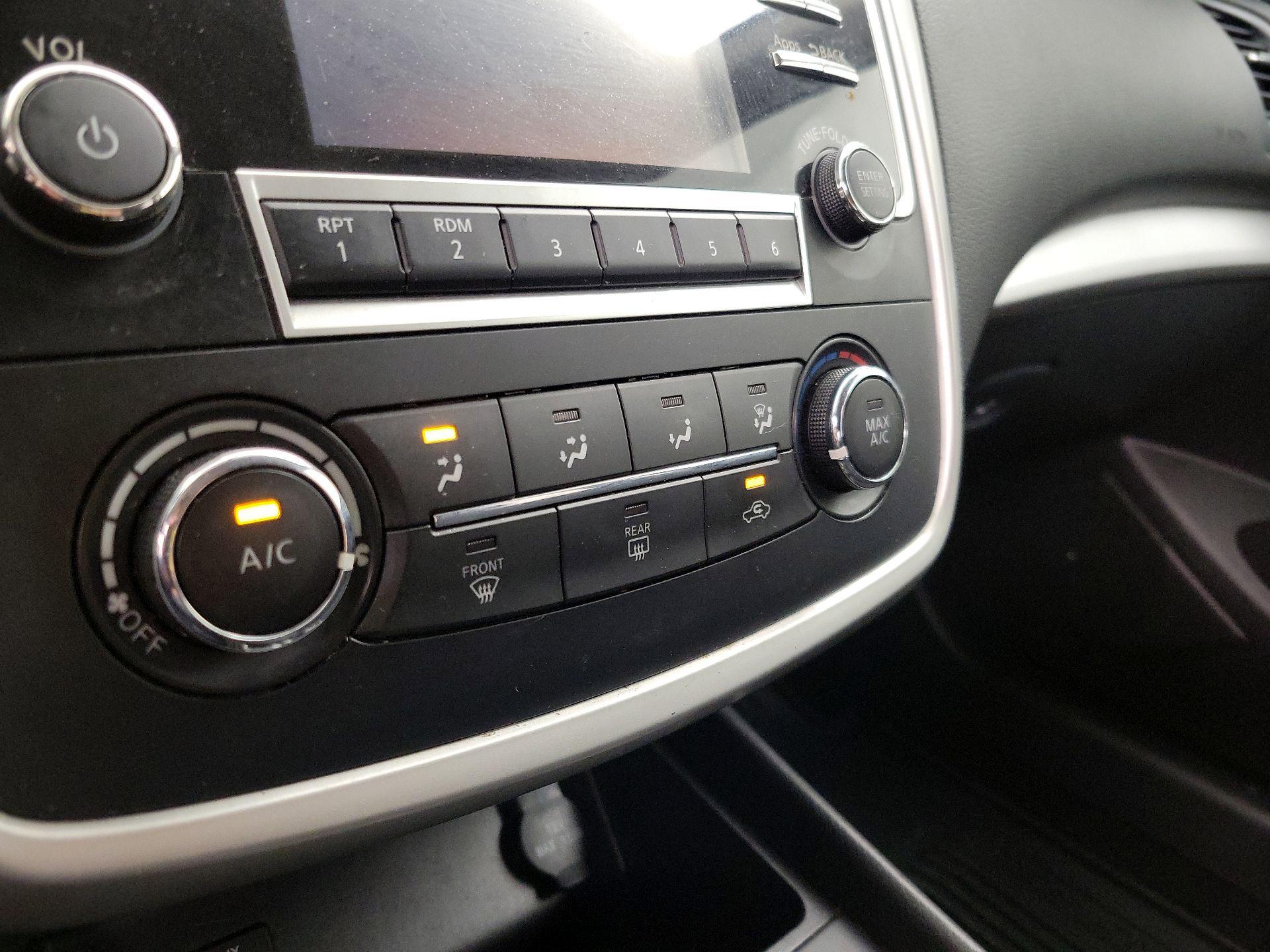 Thumbnail: 2016 Nissan Altima - 16