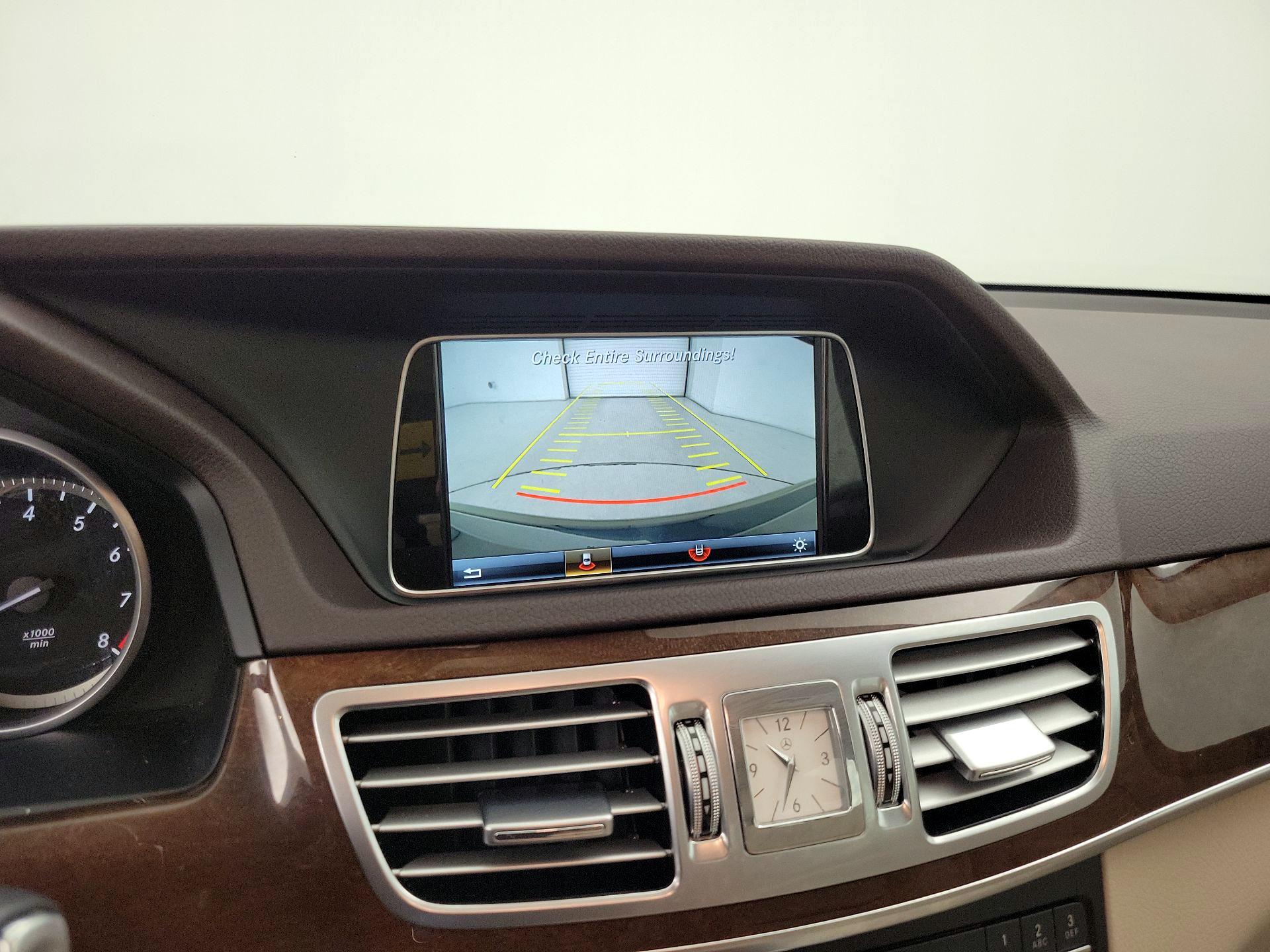 Thumbnail: 2016 Mercedes-Benz E-Class - 15