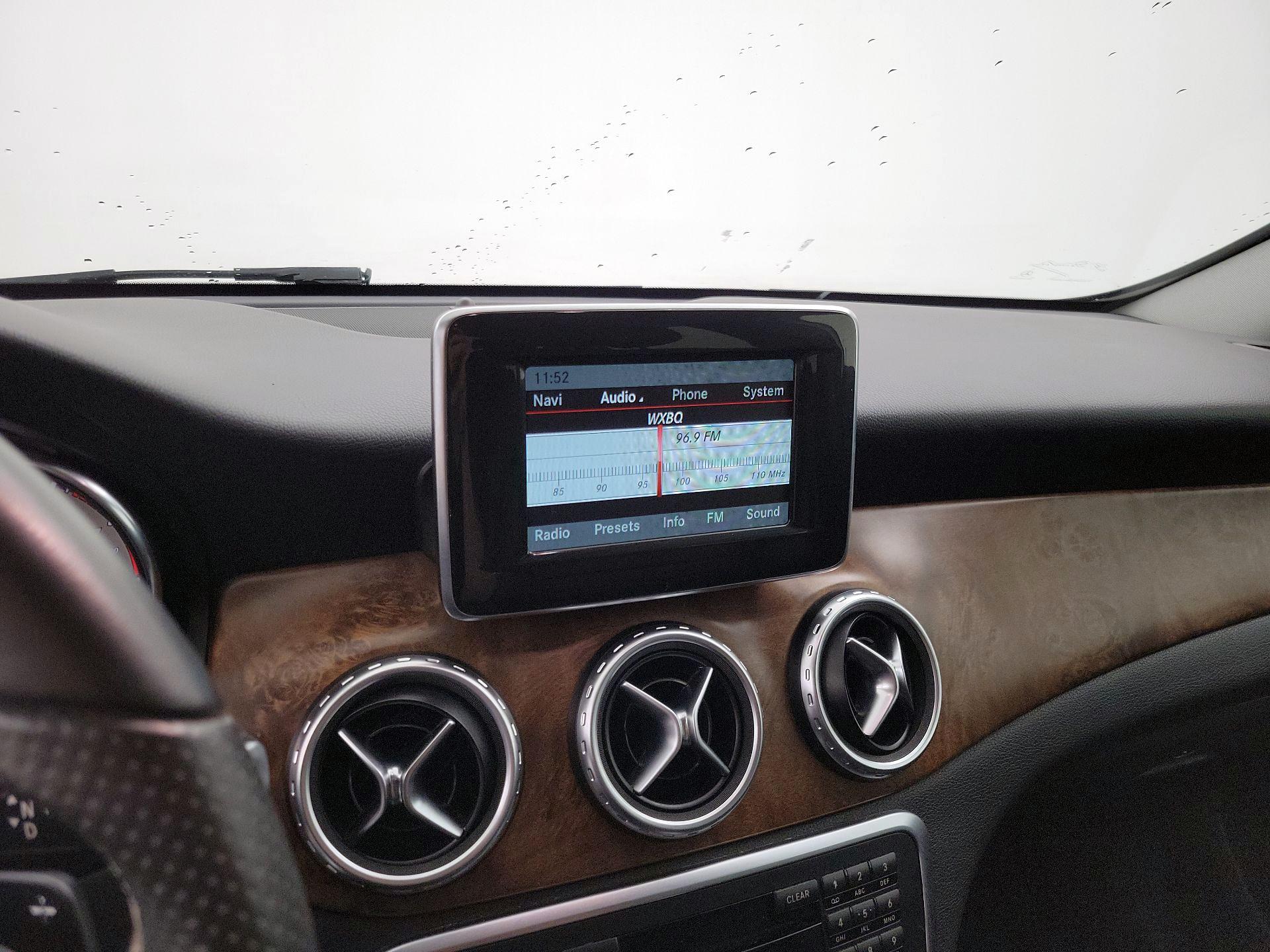 Thumbnail: 2015 Mercedes-Benz GLA - 14