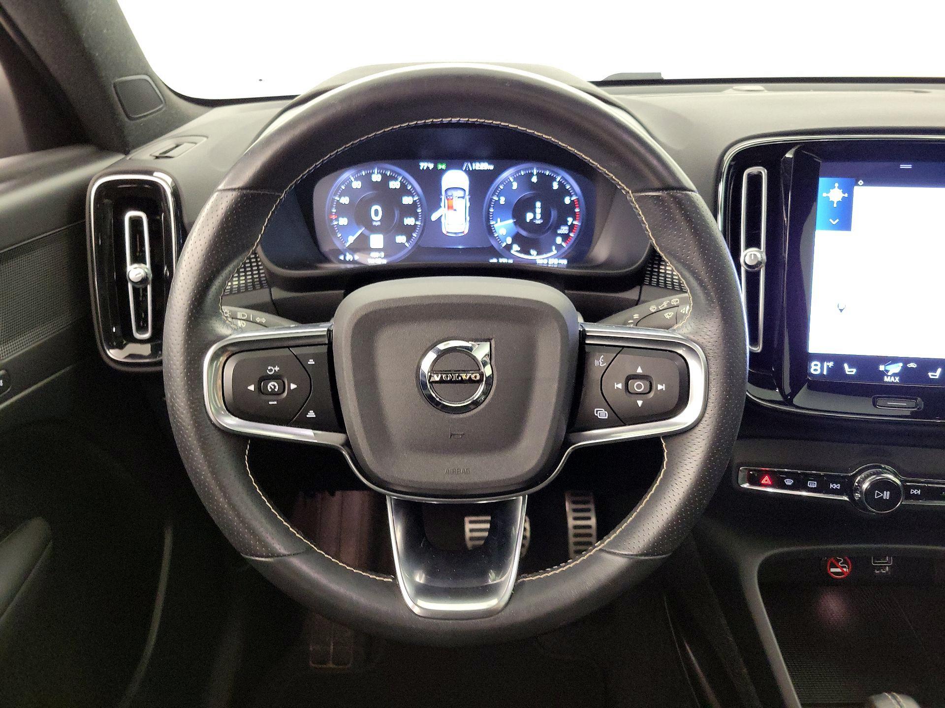 Thumbnail: 2021 Volvo XC40 - 10