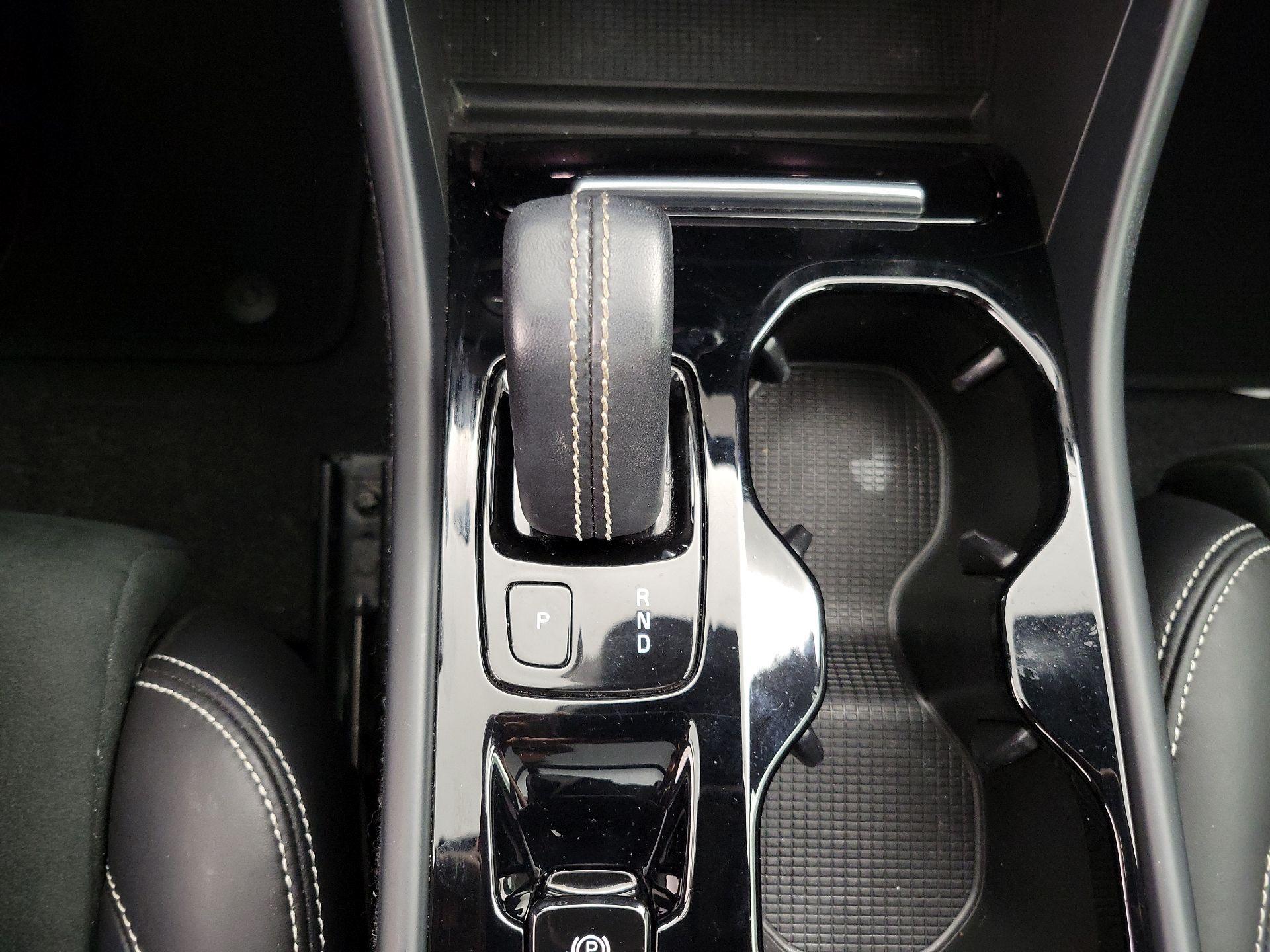 Thumbnail: 2021 Volvo XC40 - 17