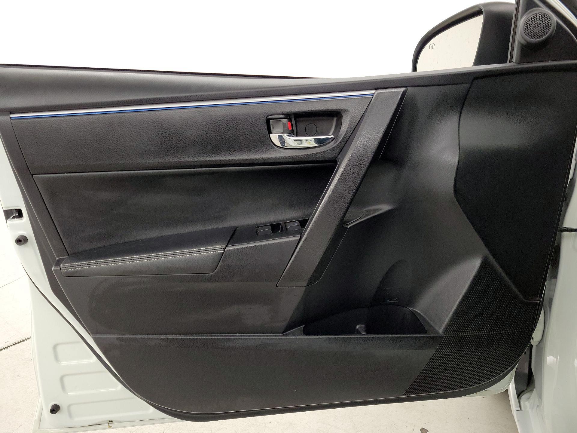 Thumbnail: 2015 Toyota Corolla - 12