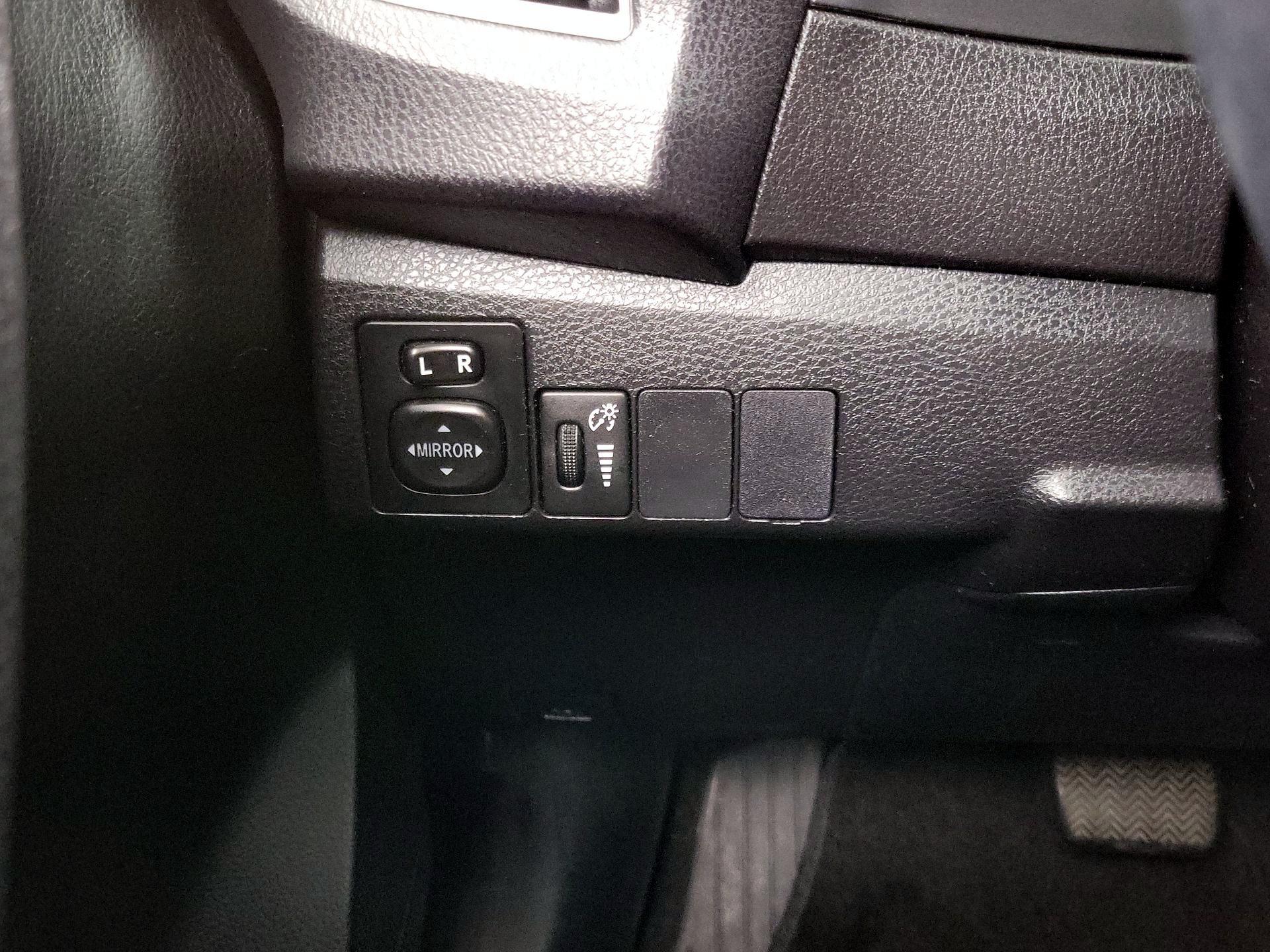 Thumbnail: 2015 Toyota Corolla - 13