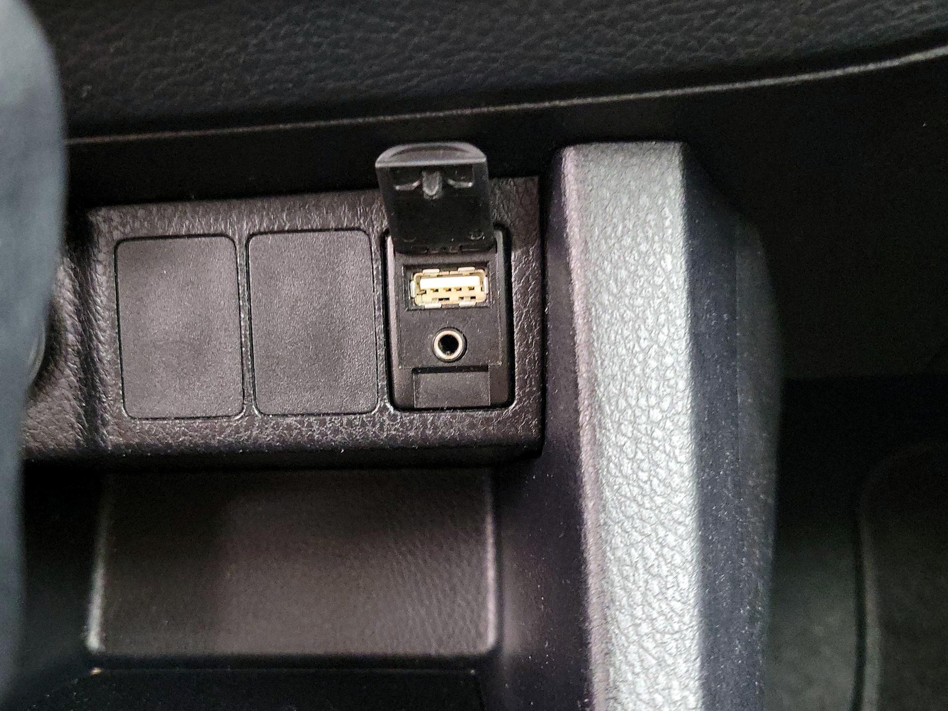 Thumbnail: 2015 Toyota Corolla - 18