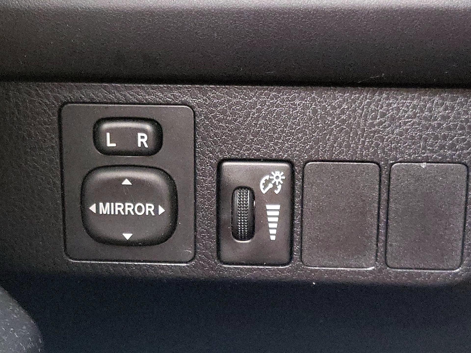 Thumbnail: 2016 Toyota RAV4 - 13
