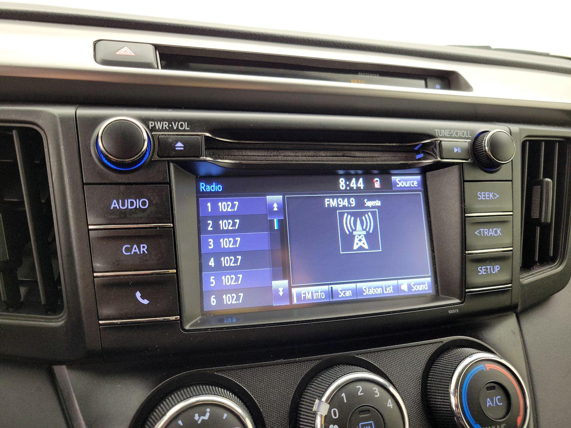 Thumbnail: 2016 Toyota RAV4 - 15
