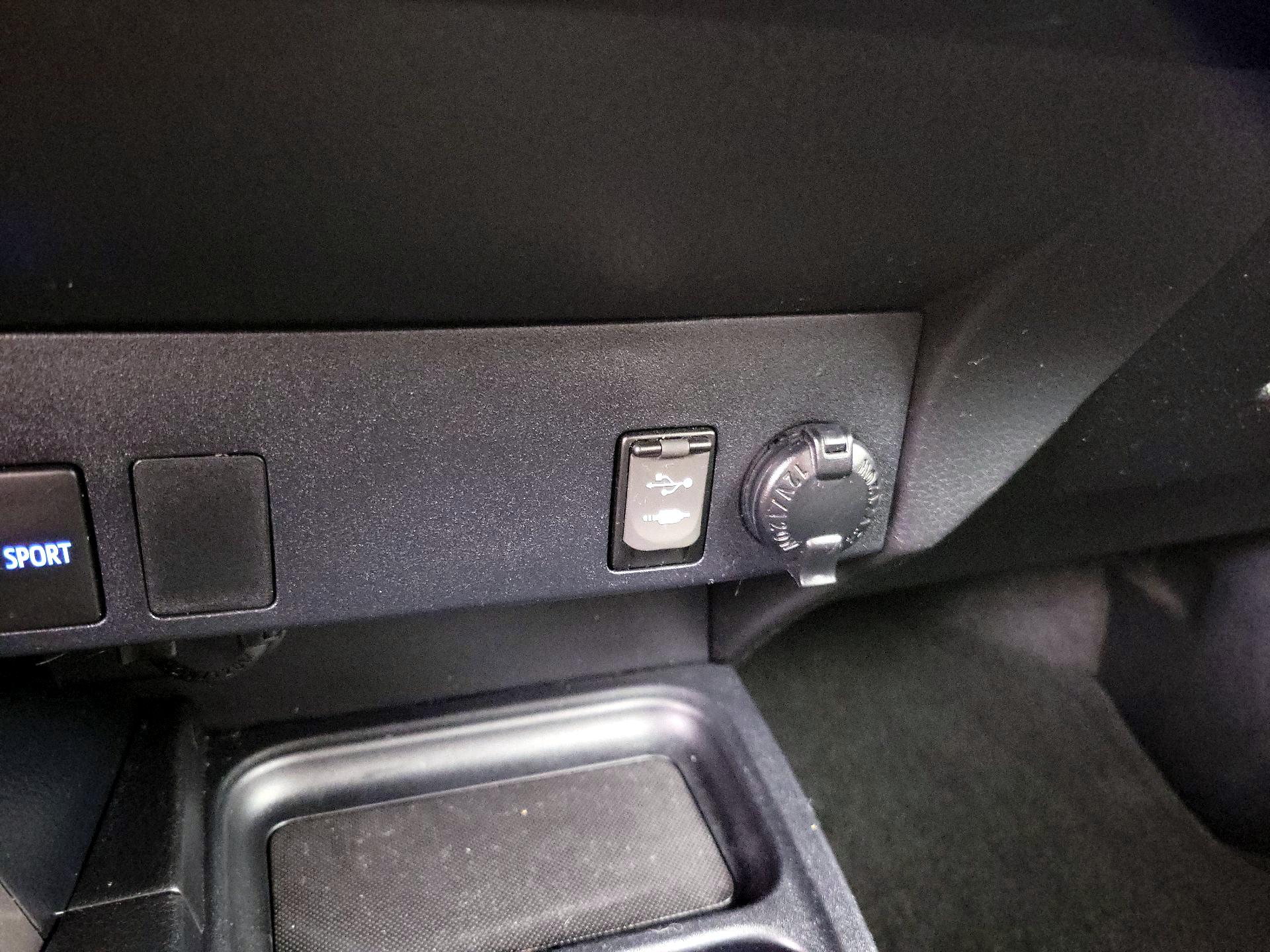 Thumbnail: 2016 Toyota RAV4 - 18