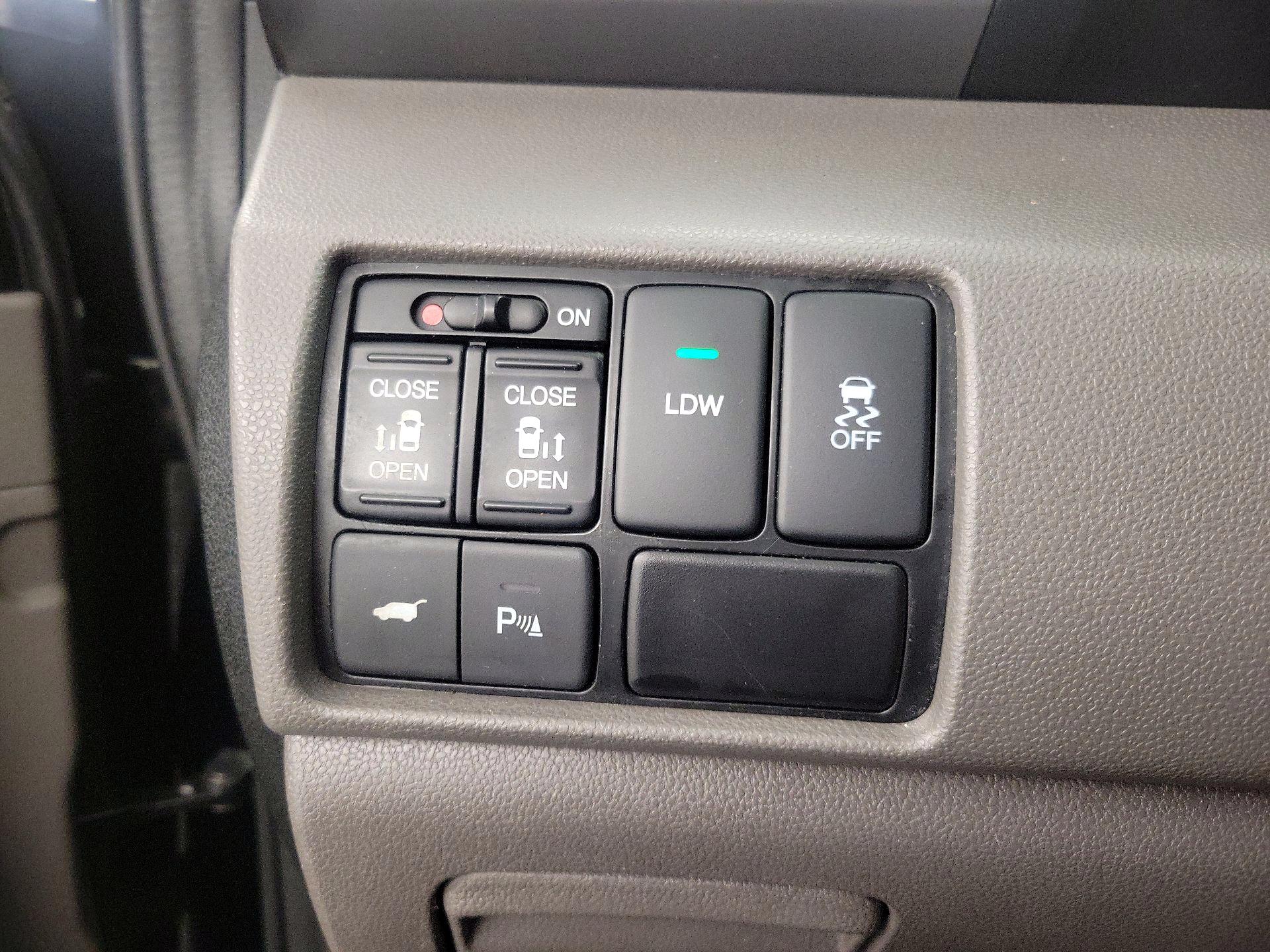 Thumbnail: 2015 Honda Odyssey - 13