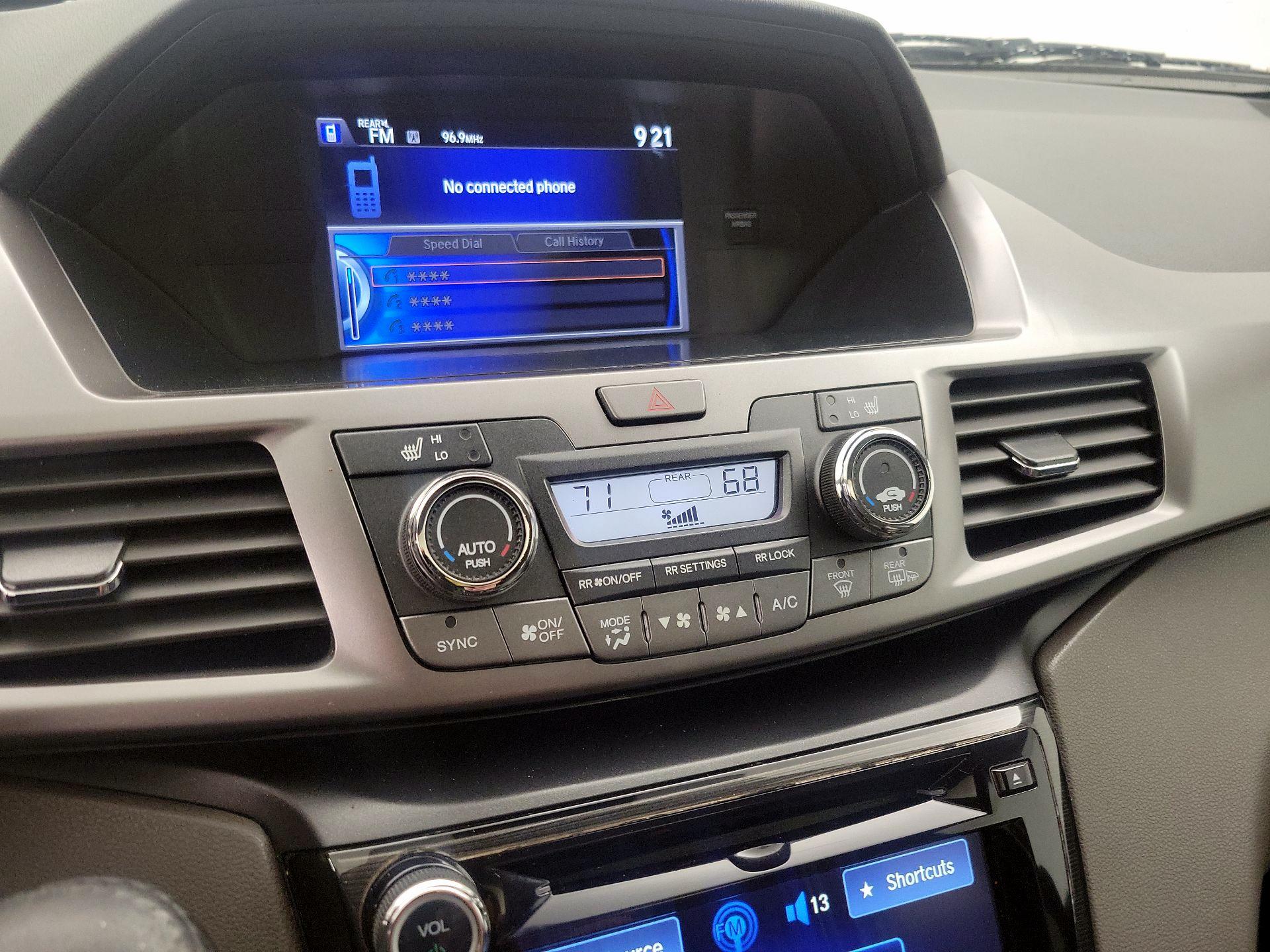 Thumbnail: 2015 Honda Odyssey - 17