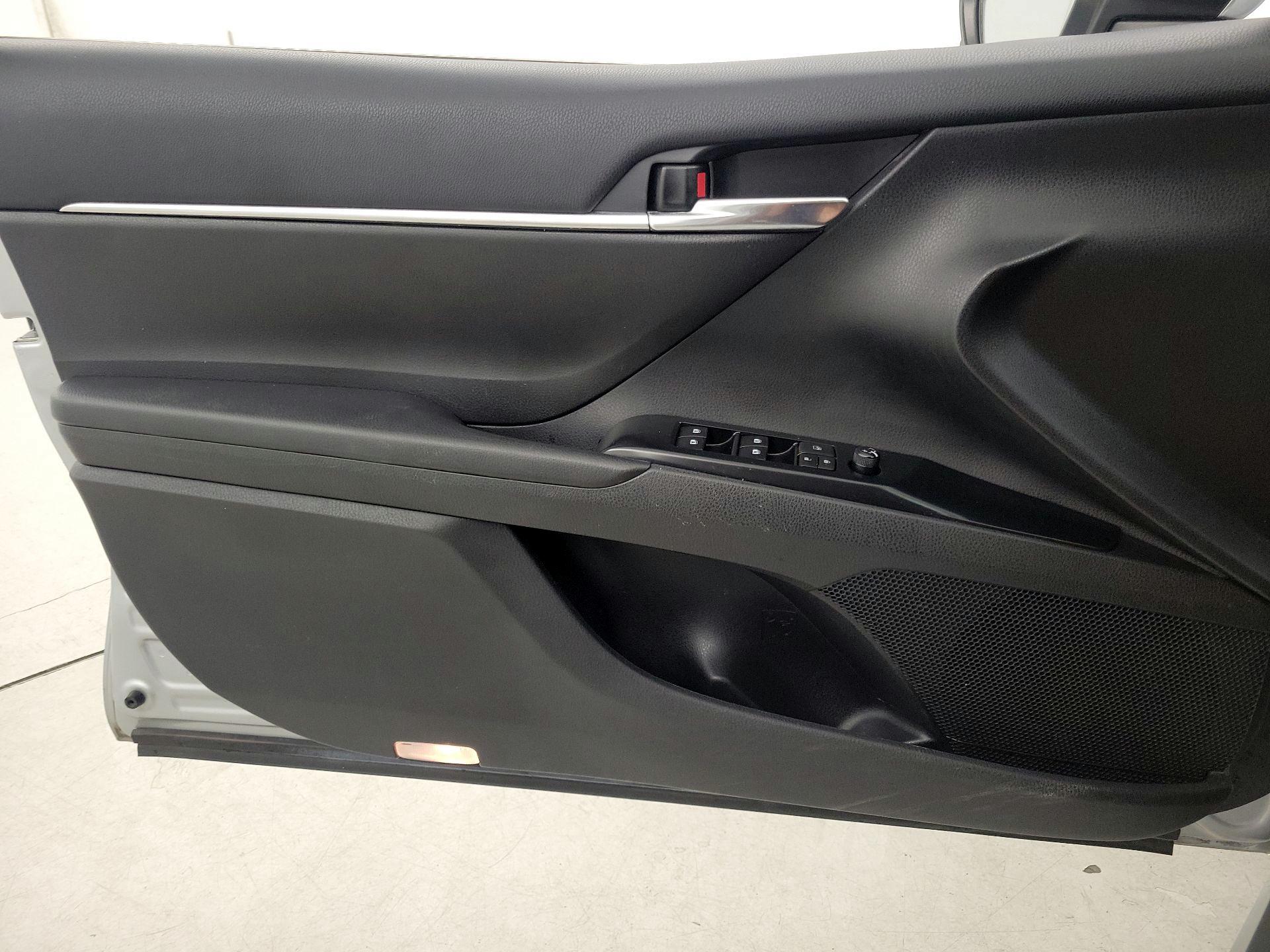 Thumbnail: 2019 Toyota Camry - 12