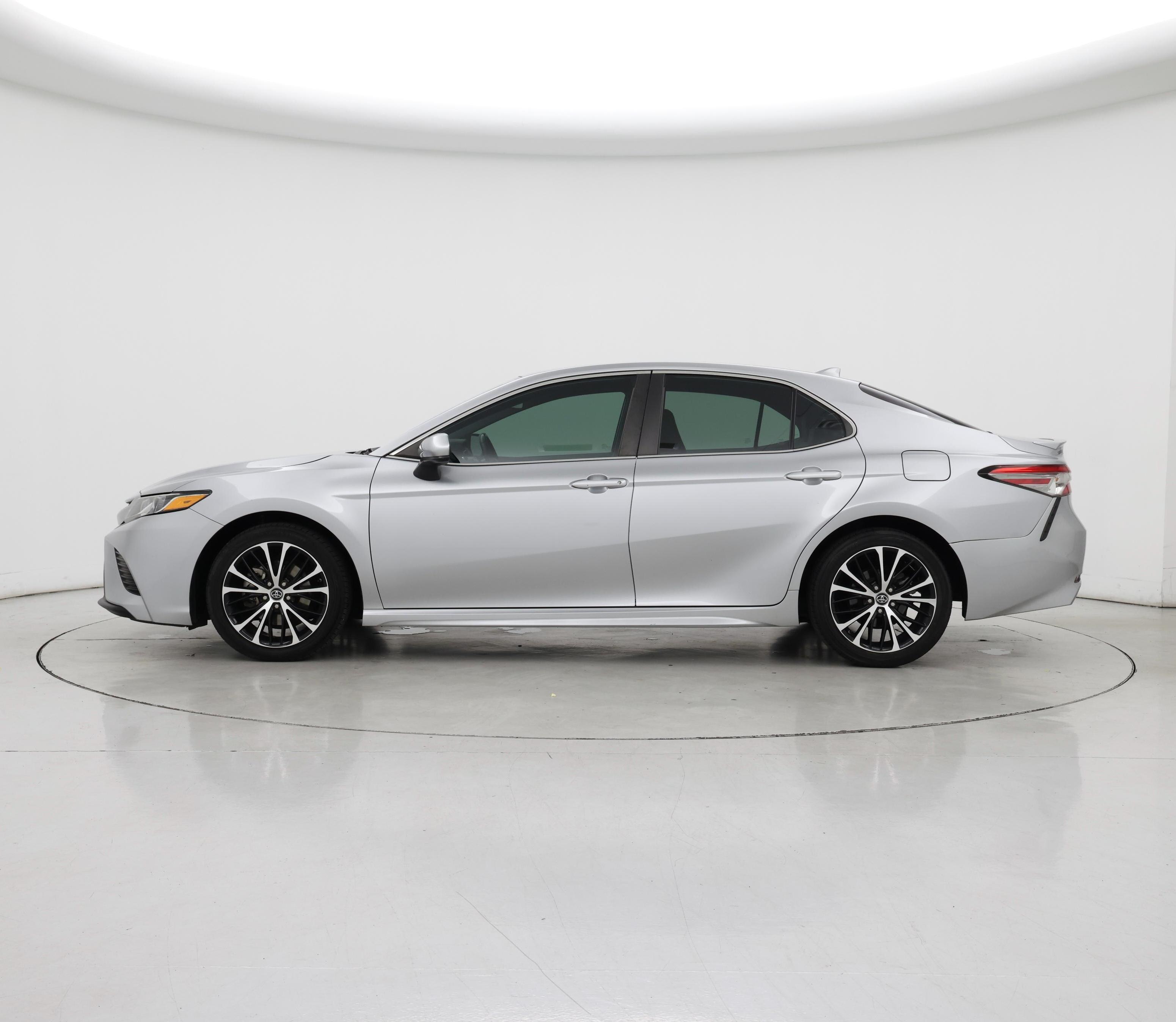 Thumbnail: 2019 Toyota Camry - 3