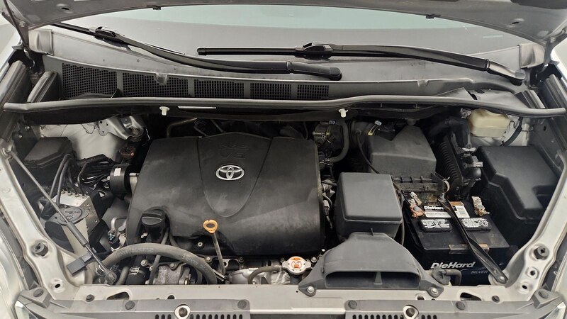 2018 Toyota Sienna XLE 25