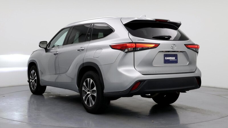 2022 Toyota Highlander XLE 2