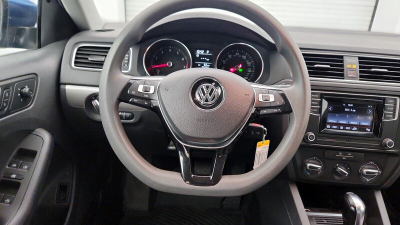 2017 Volkswagen Jetta S 10