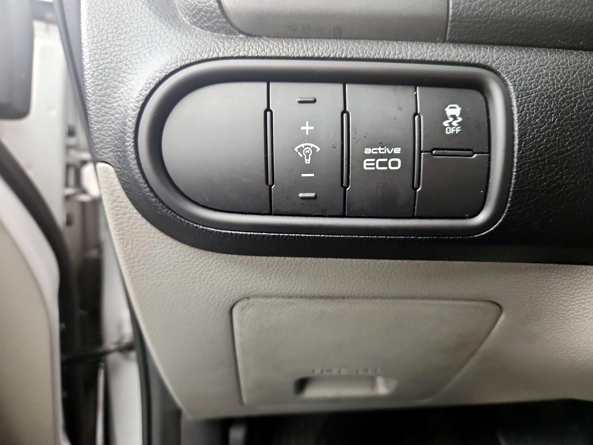 Thumbnail: 2016 Kia Forte - 13