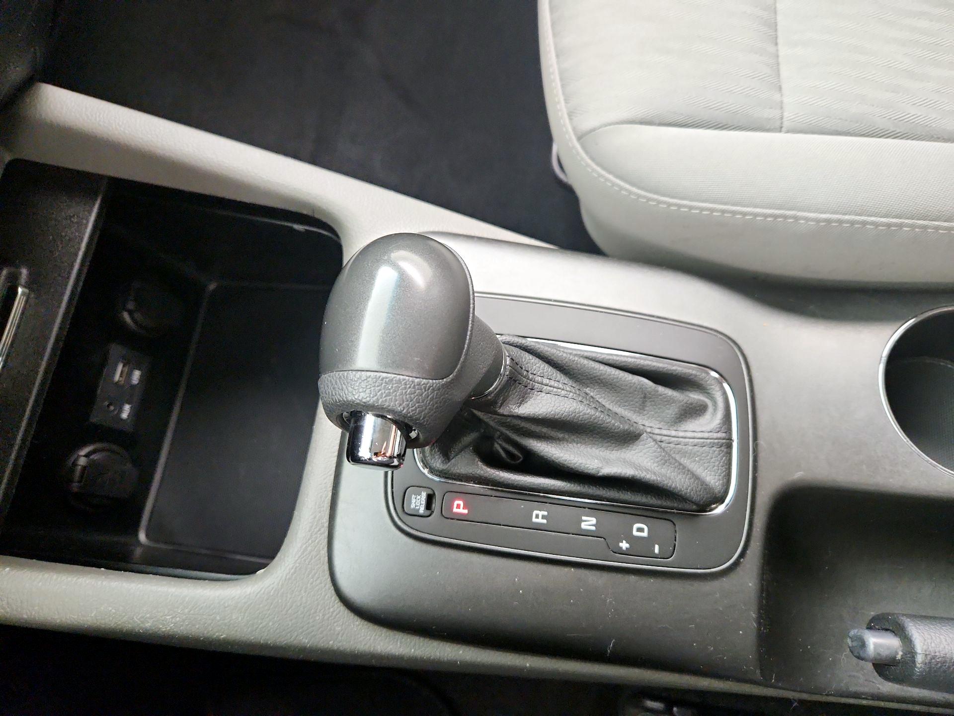 Thumbnail: 2016 Kia Forte - 16