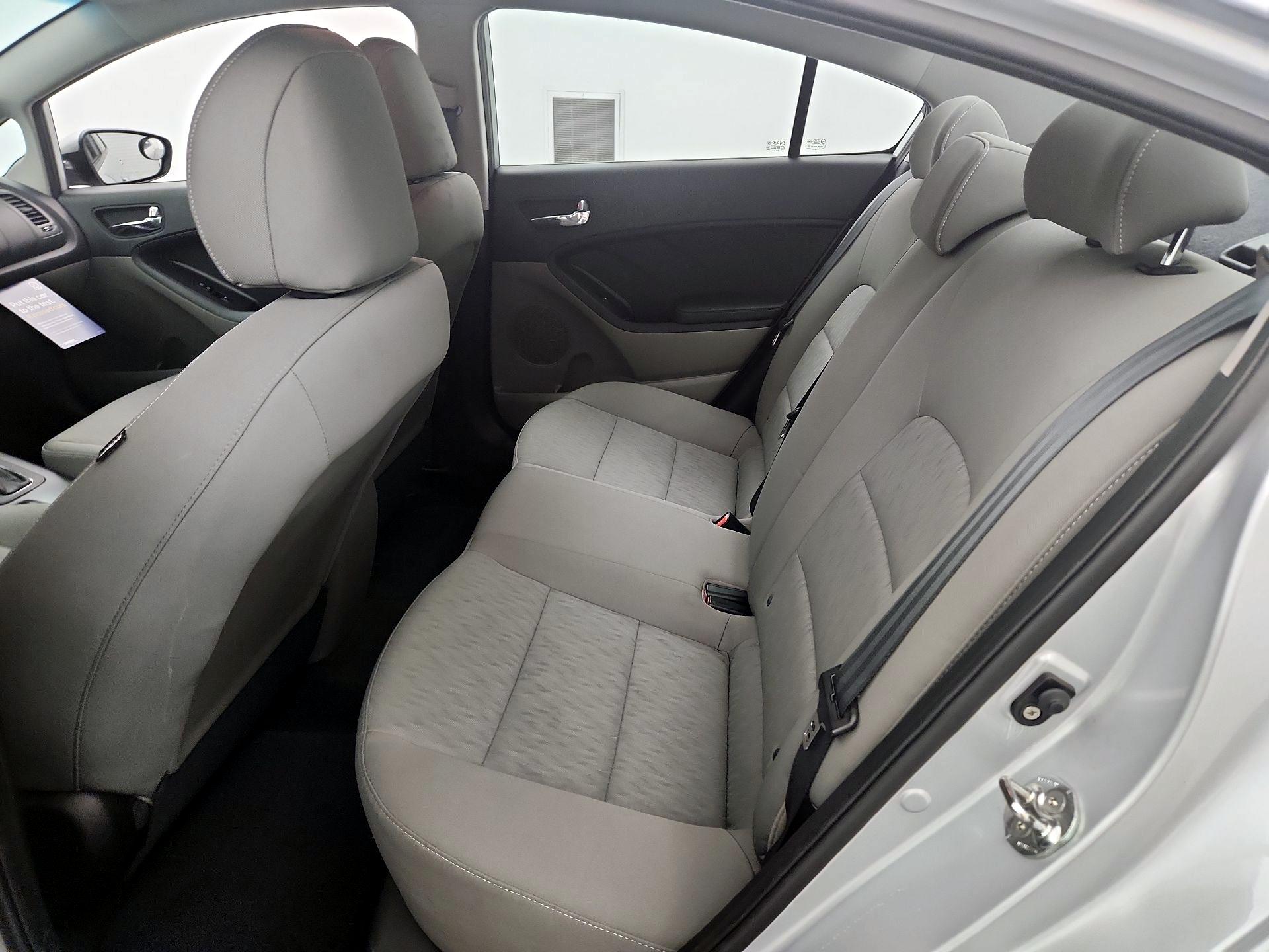 Thumbnail: 2016 Kia Forte - 18