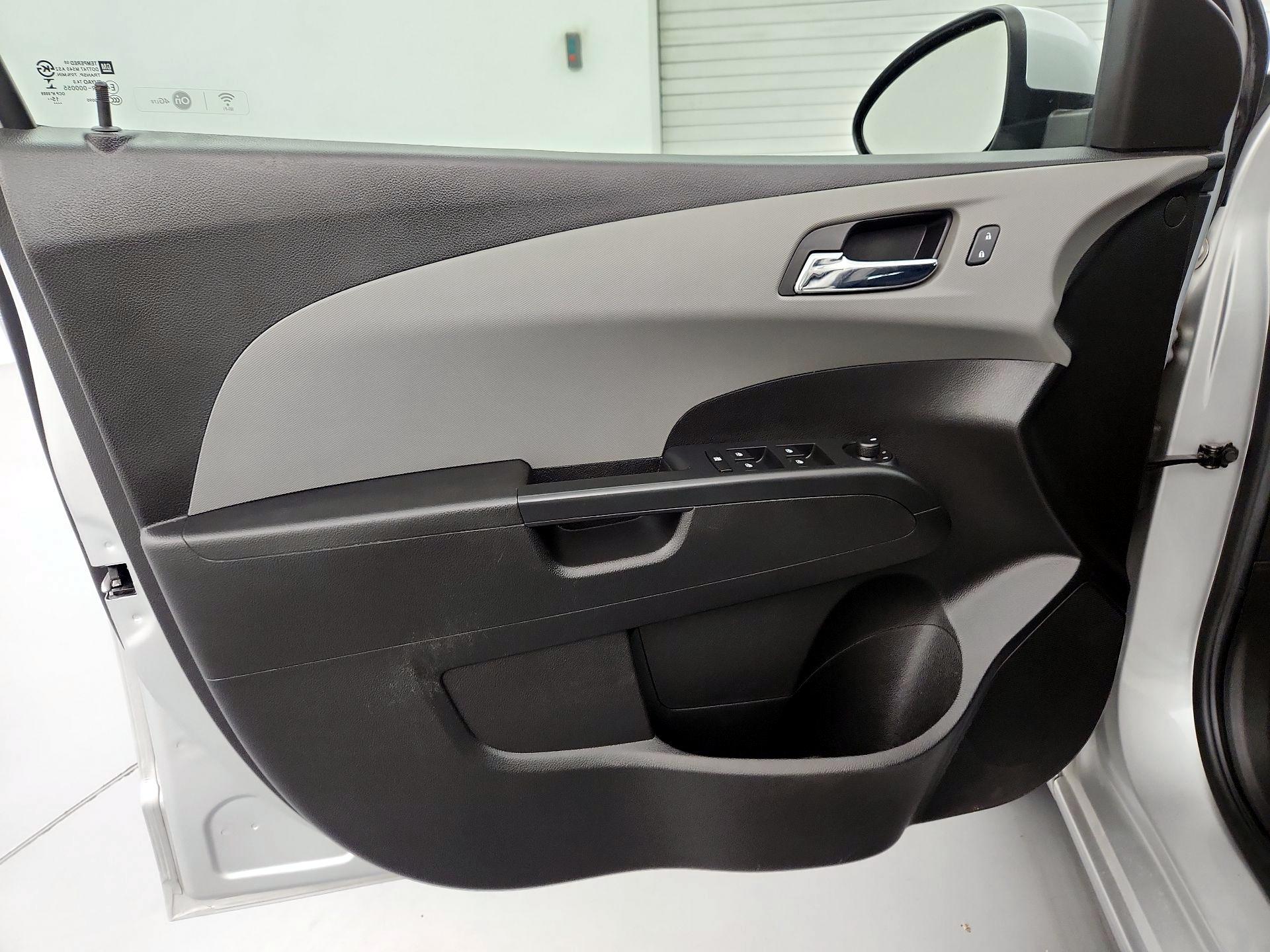 Thumbnail: 2016 Chevrolet Sonic - 12