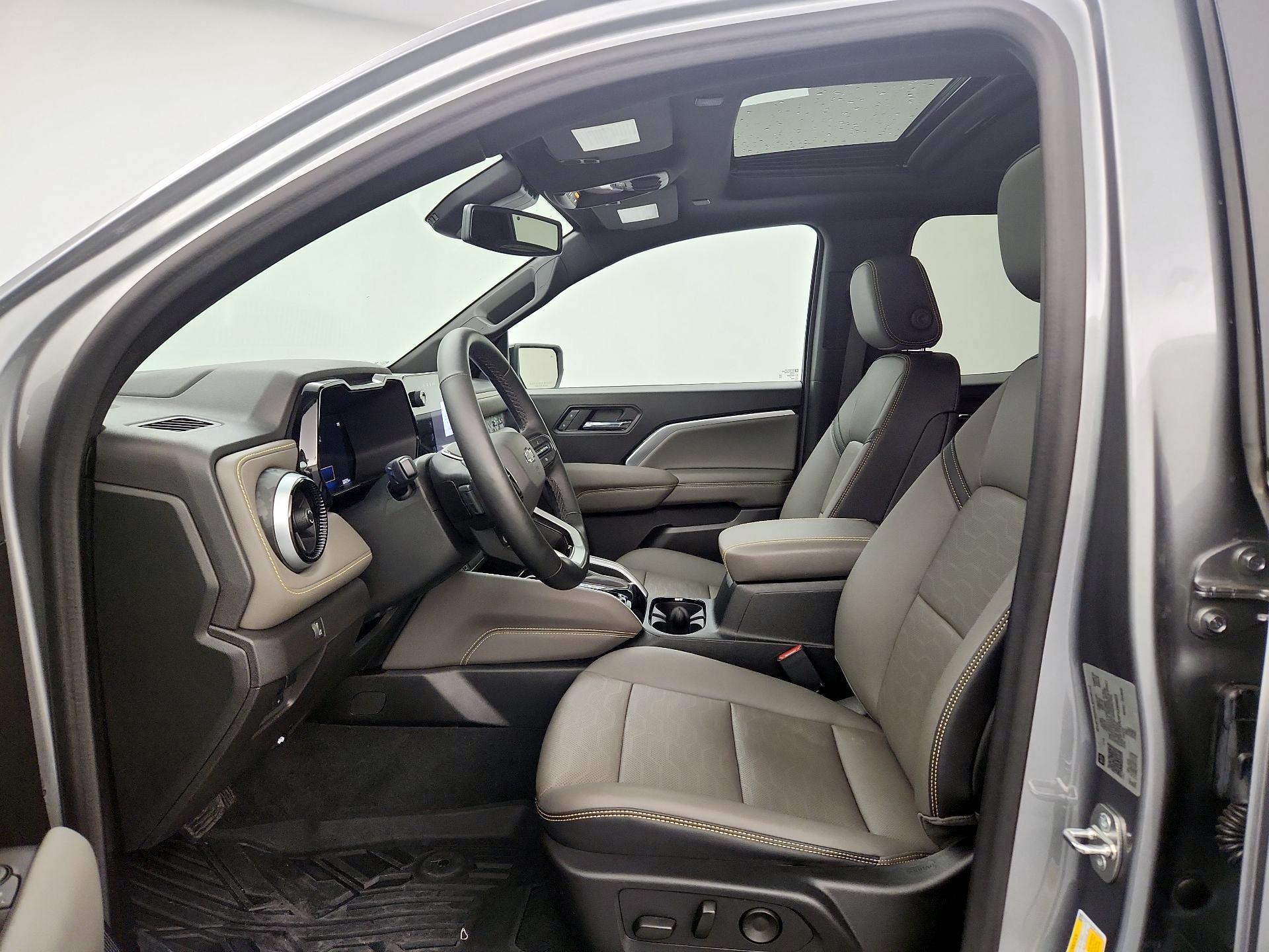 Thumbnail: 2023 Chevrolet Colorado - 11