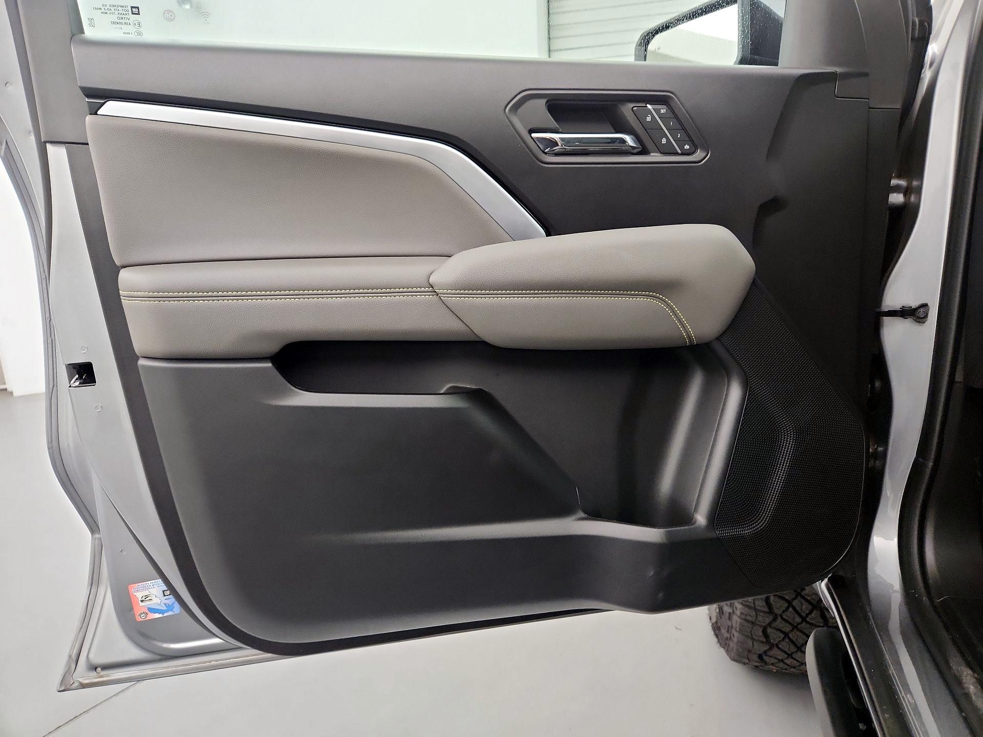 Thumbnail: 2023 Chevrolet Colorado - 12