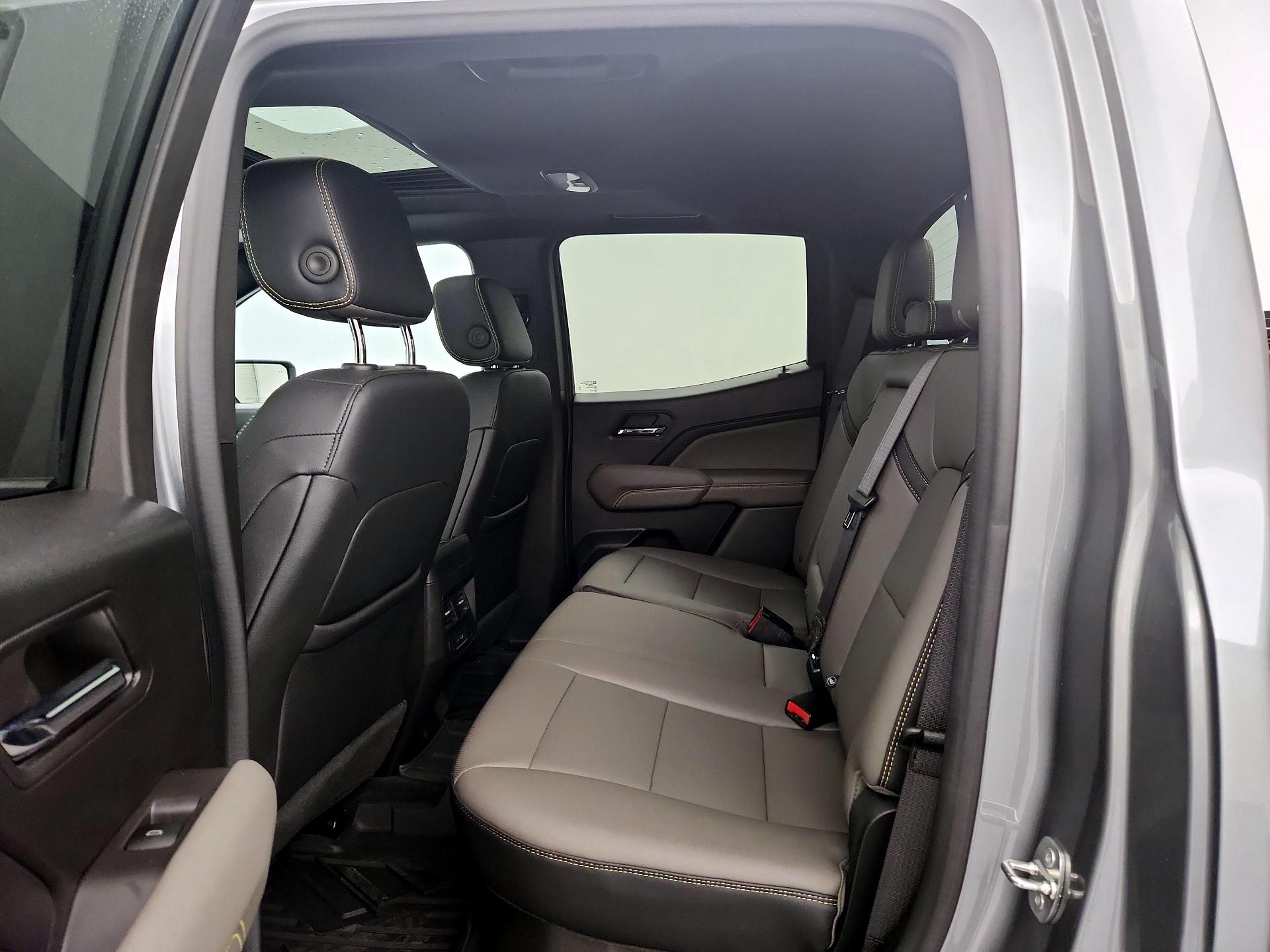 Thumbnail: 2023 Chevrolet Colorado - 20