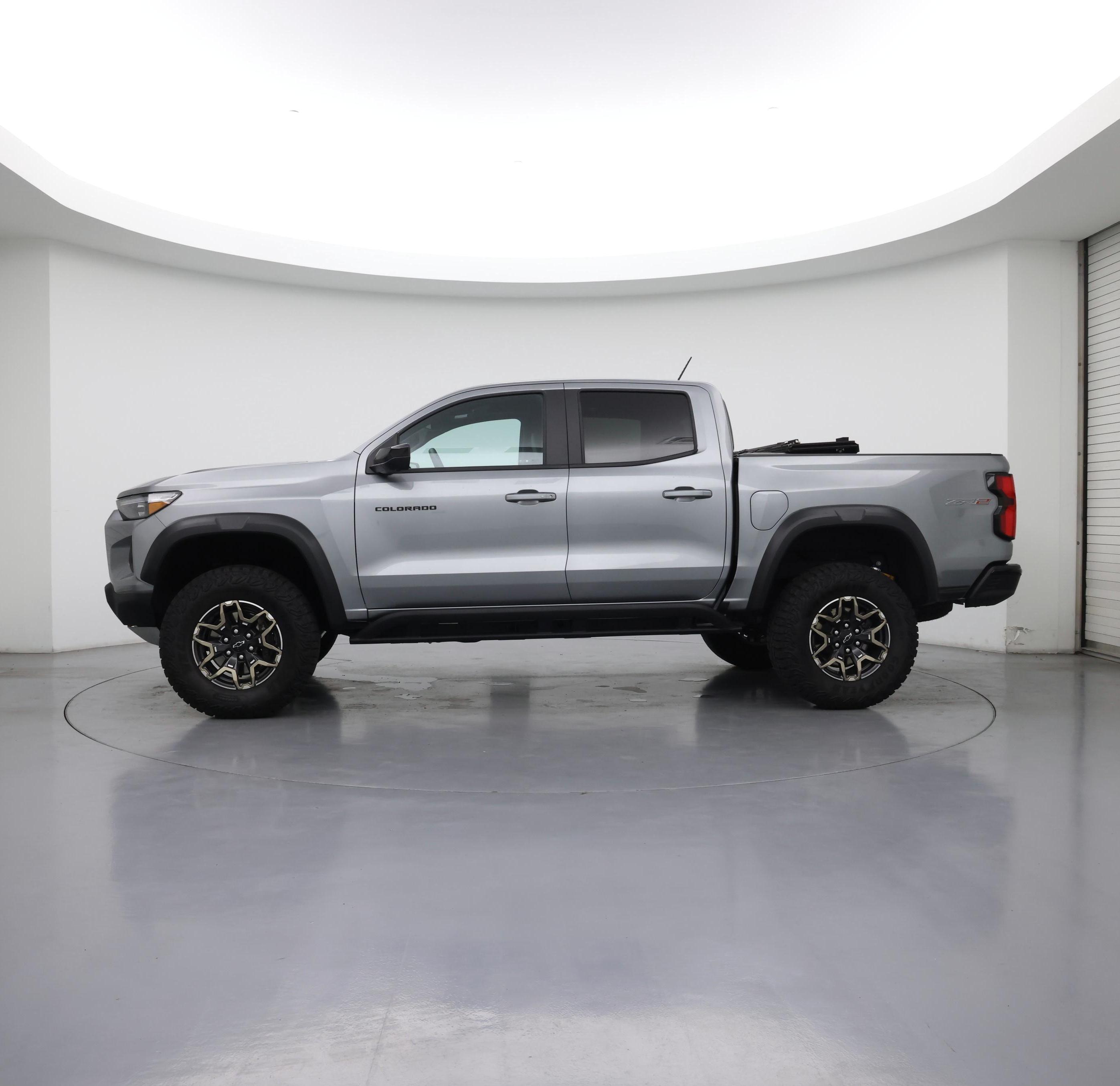 Thumbnail: 2023 Chevrolet Colorado - 3