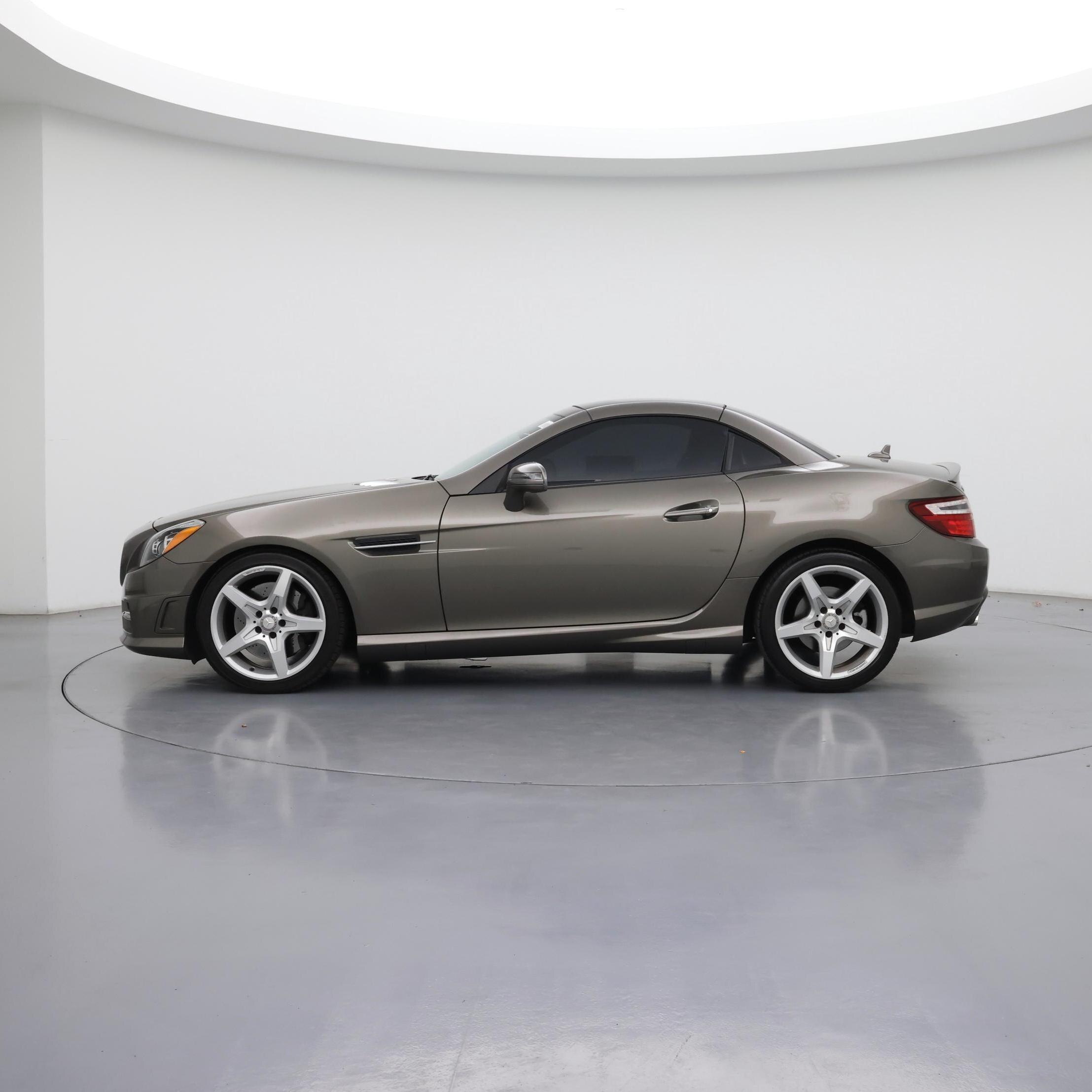 Thumbnail: 2016 Mercedes-Benz SLK - 3