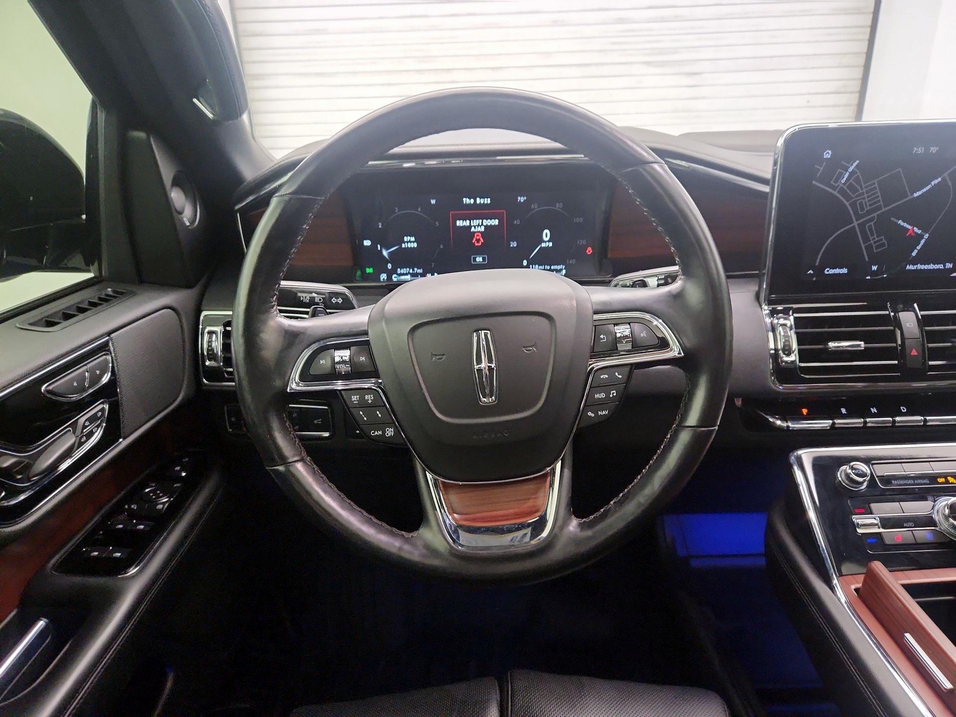 Thumbnail: 2021 Lincoln Navigator L - 10