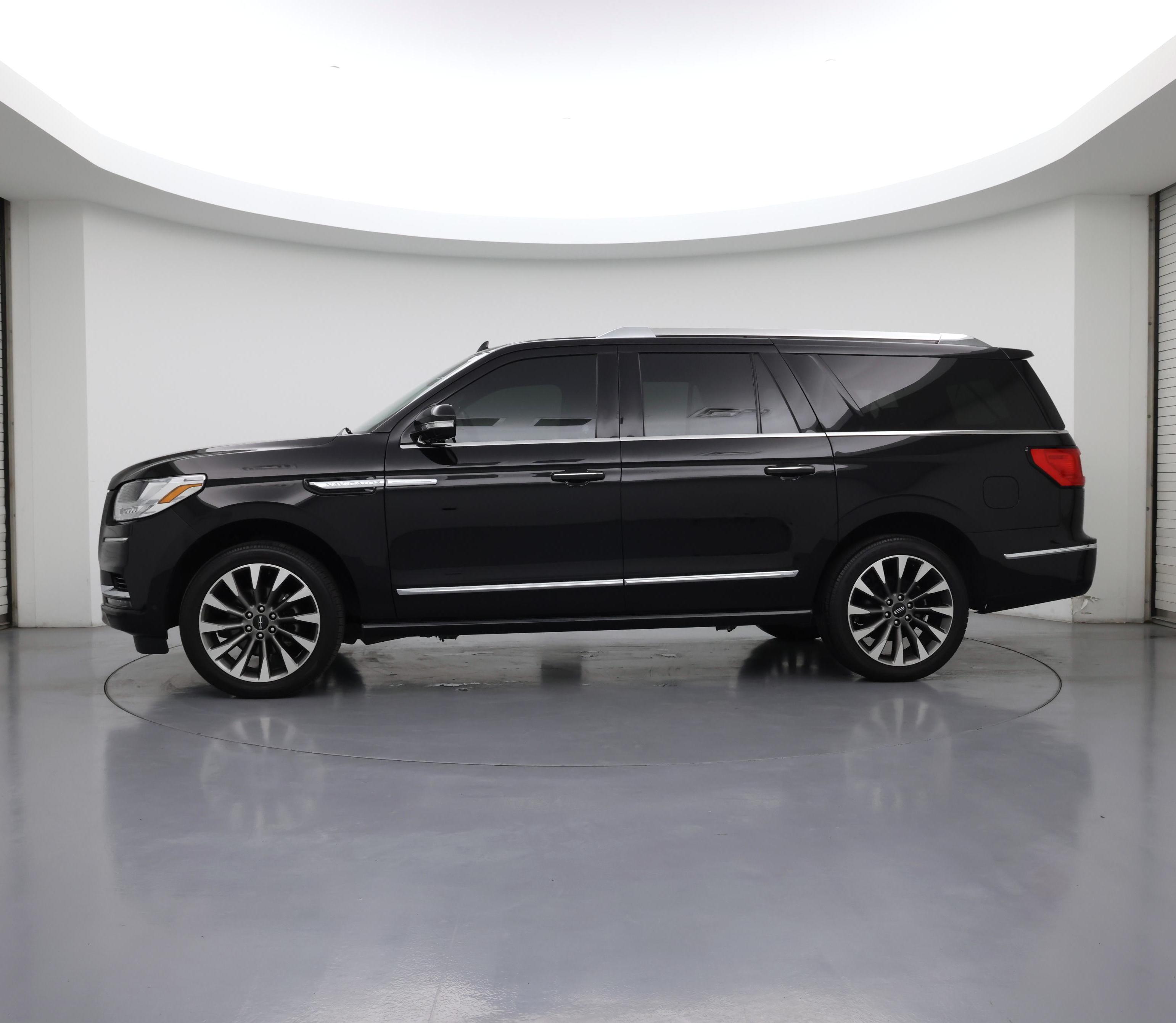 Thumbnail: 2021 Lincoln Navigator L - 3