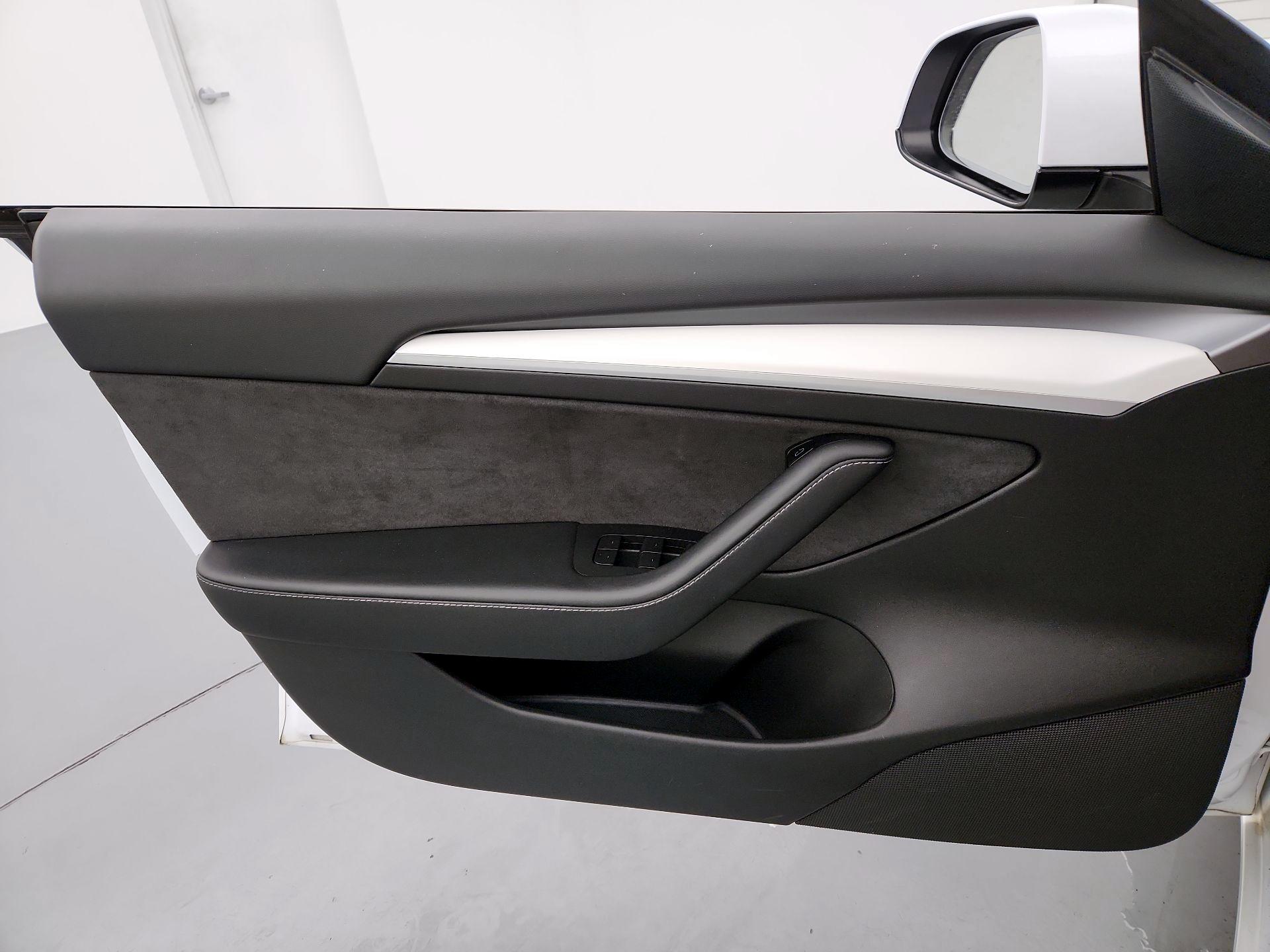 Thumbnail: 2022 Tesla Model 3 - 12
