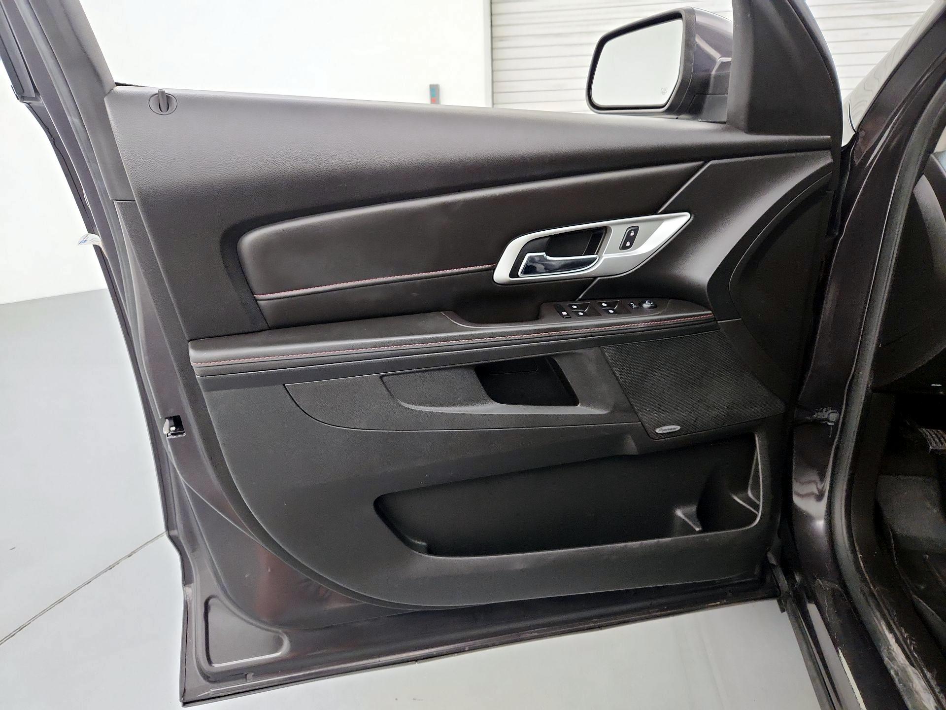 Thumbnail: 2015 GMC Terrain - 10
