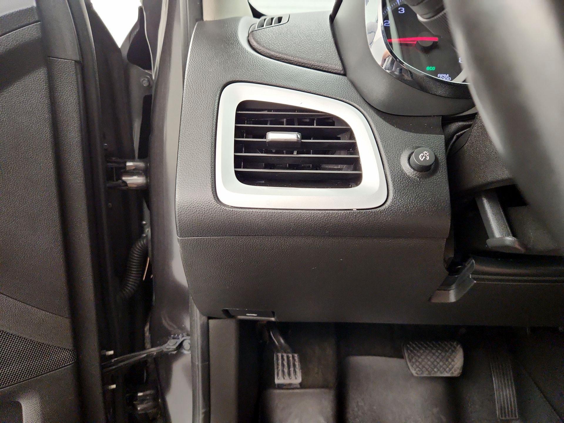 Thumbnail: 2015 GMC Terrain - 11