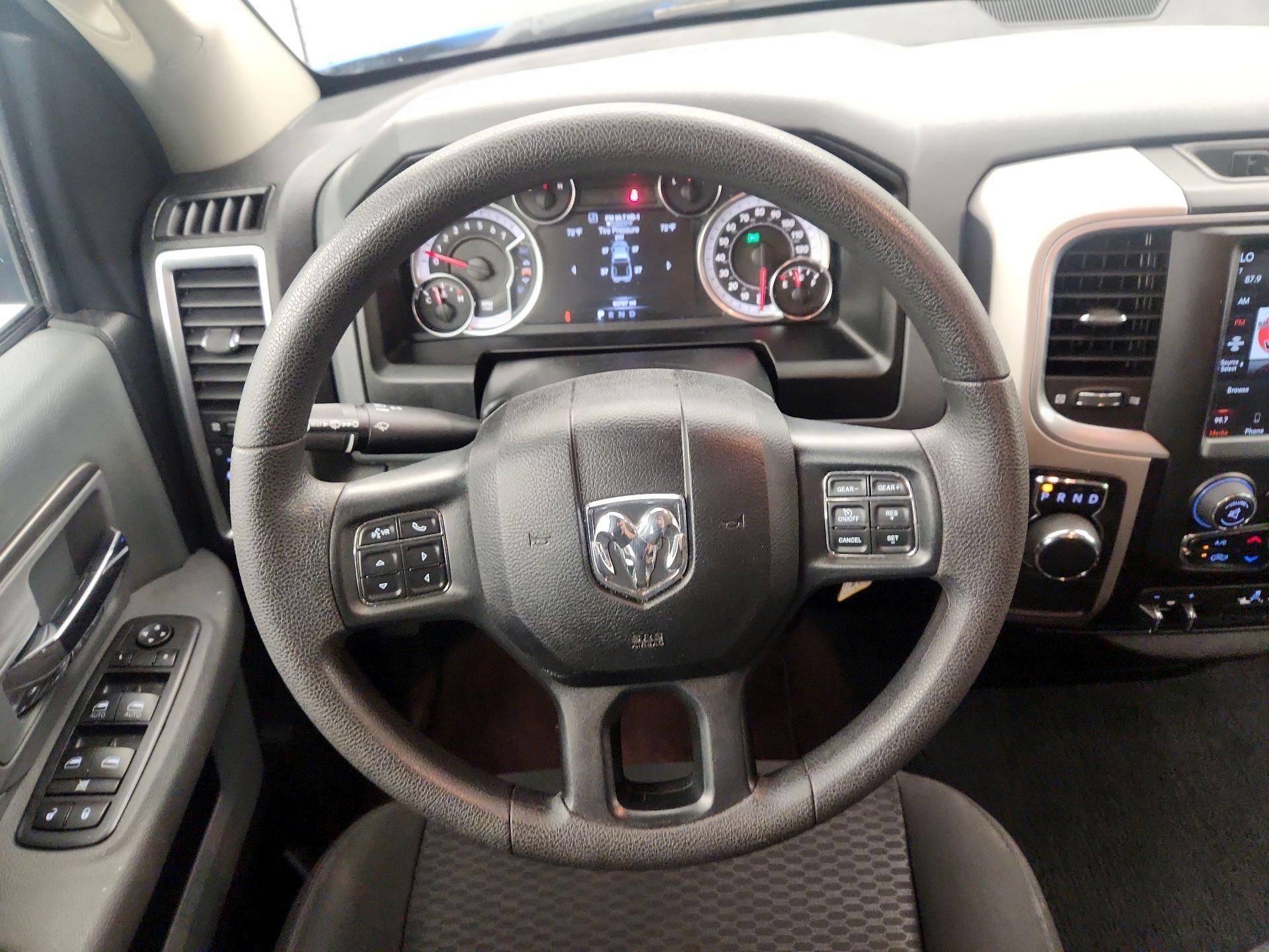 Thumbnail: 2020 RAM 1500 Classic - 10