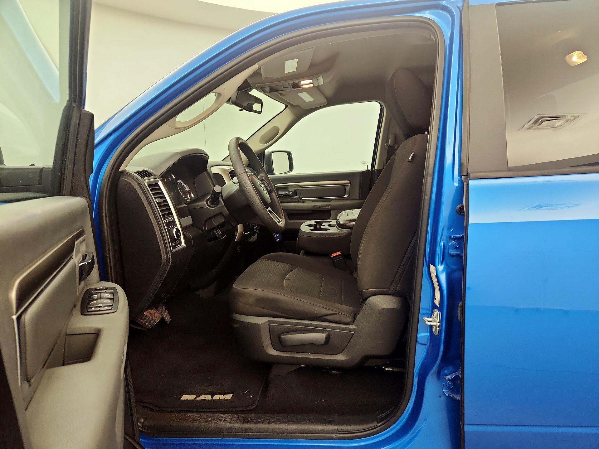Thumbnail: 2020 RAM 1500 Classic - 11