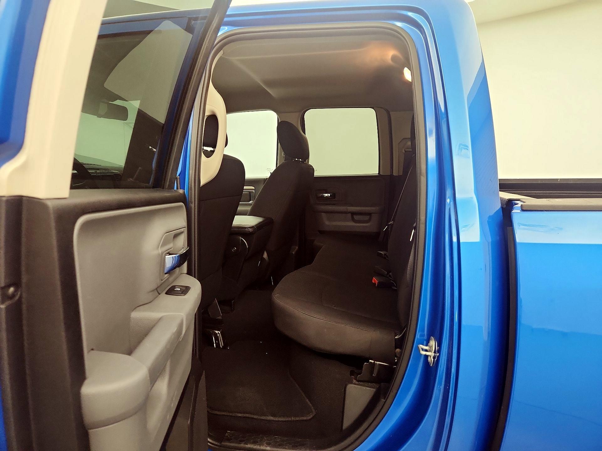 Thumbnail: 2020 RAM 1500 Classic - 19