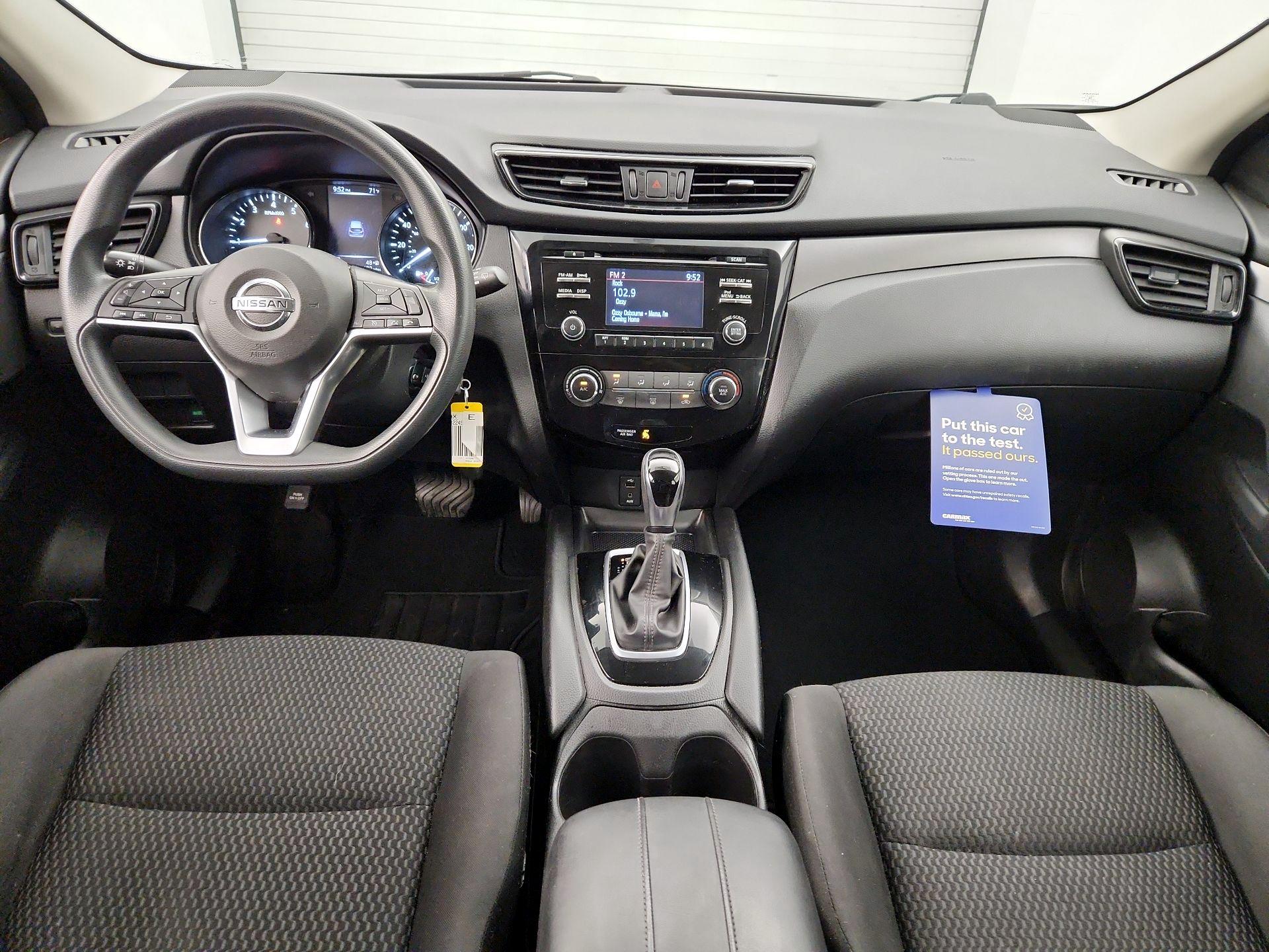 Thumbnail: 2017 Nissan Rogue Sport - 9