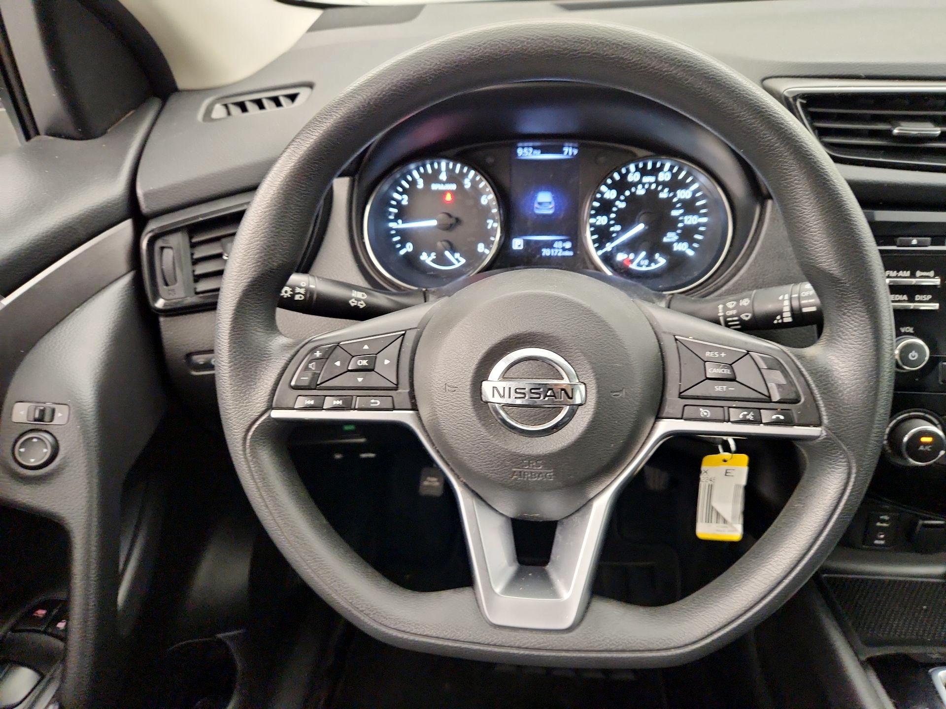 Thumbnail: 2017 Nissan Rogue Sport - 10