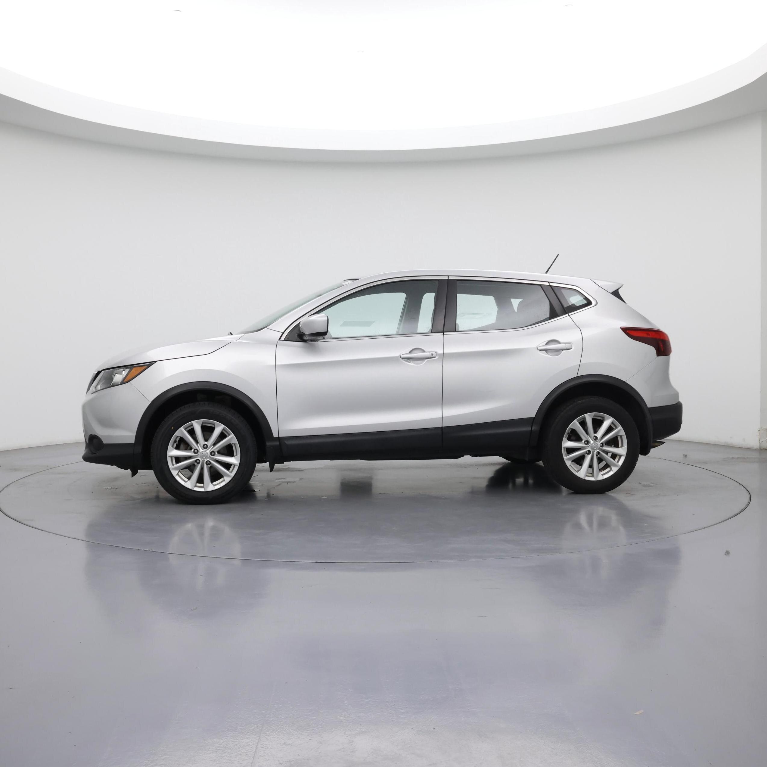 Thumbnail: 2017 Nissan Rogue Sport - 3