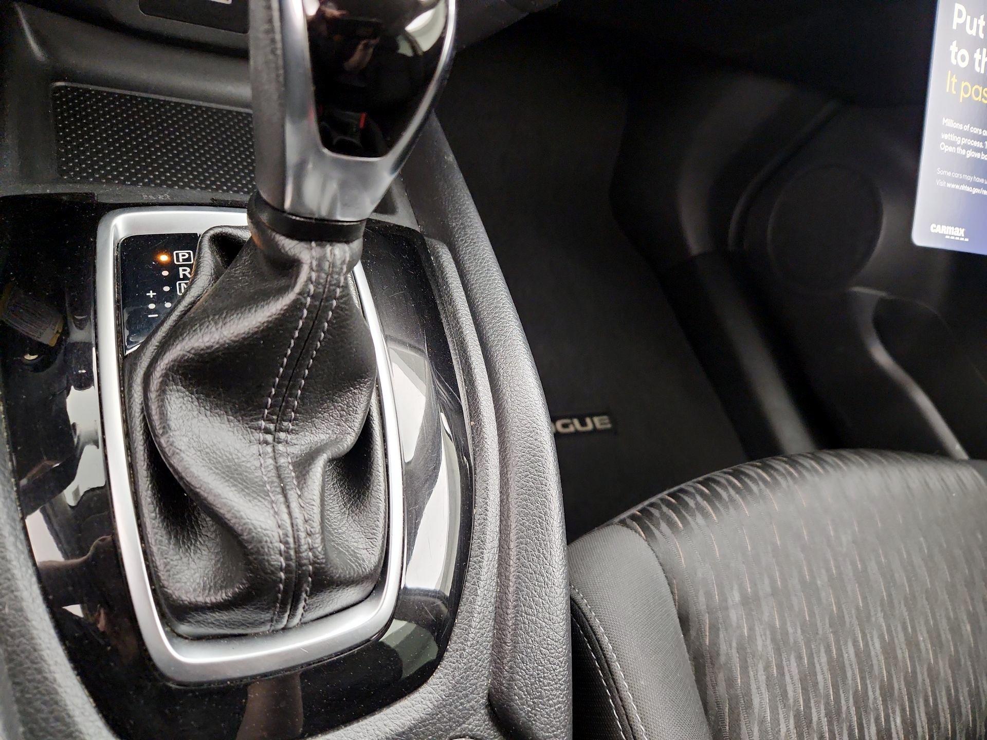 Thumbnail: 2019 Nissan Rogue - 17
