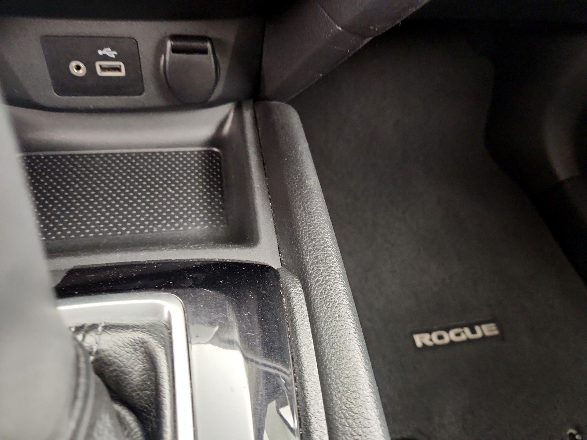 Thumbnail: 2019 Nissan Rogue - 18