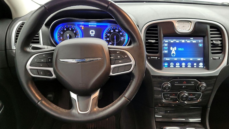 2018 Chrysler 300 Touring 10