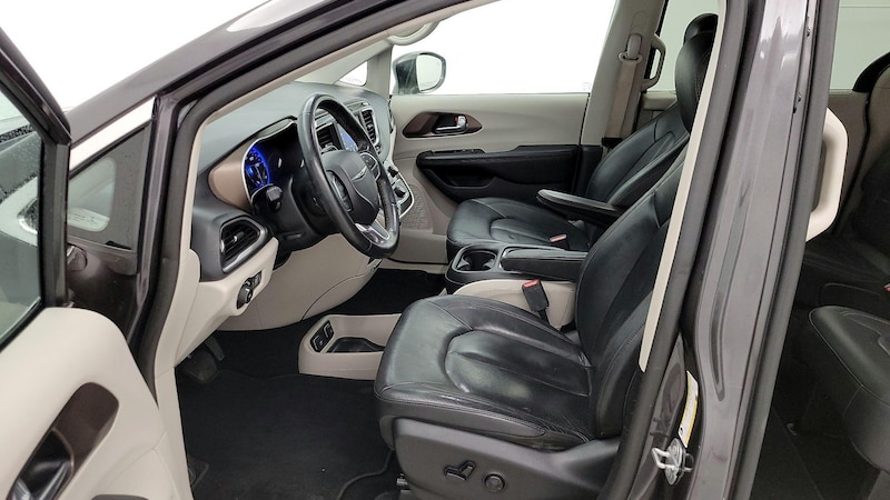 2019 Chrysler Pacifica Touring L 11