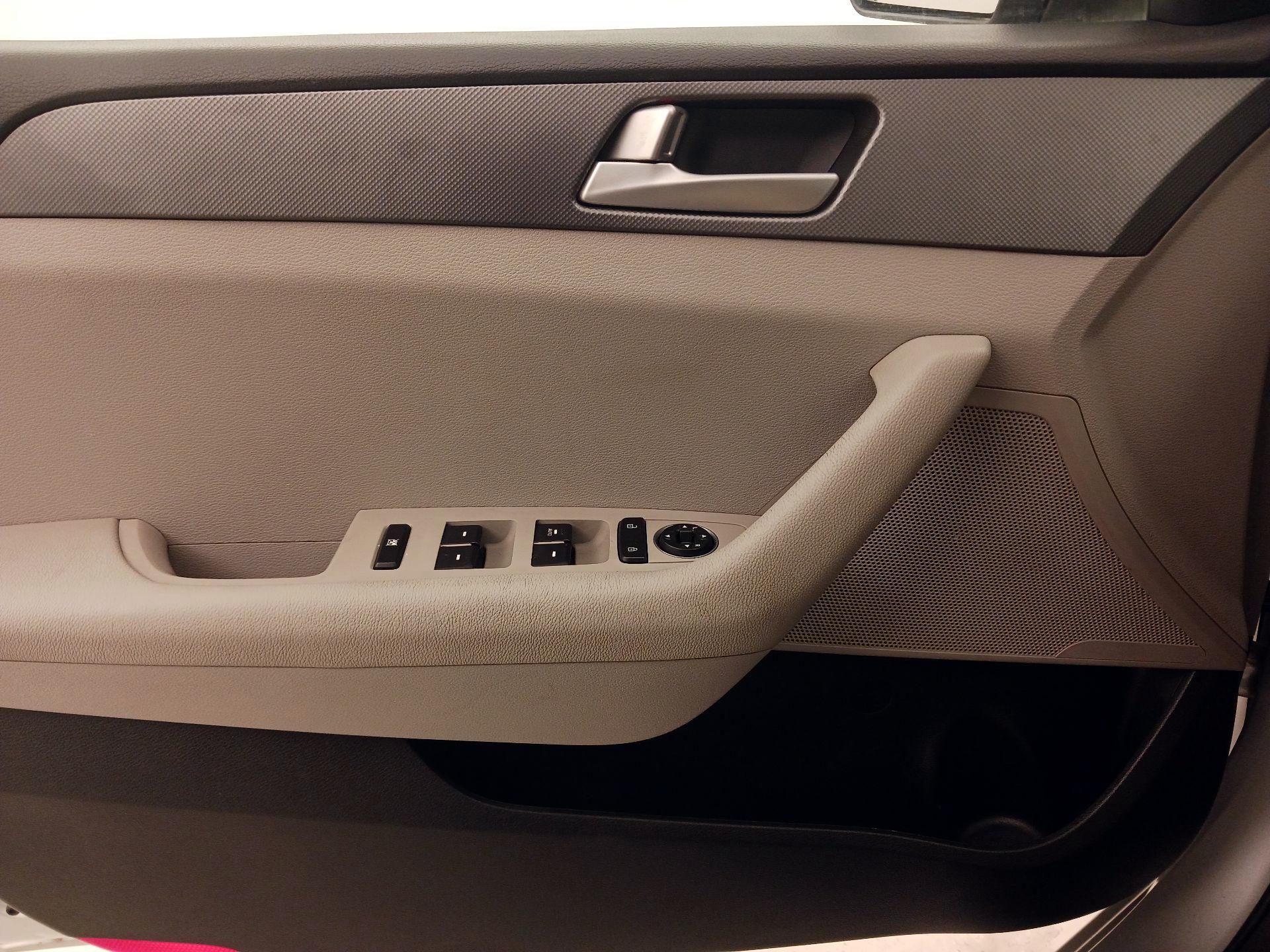 Thumbnail: 2016 Hyundai Sonata - 12