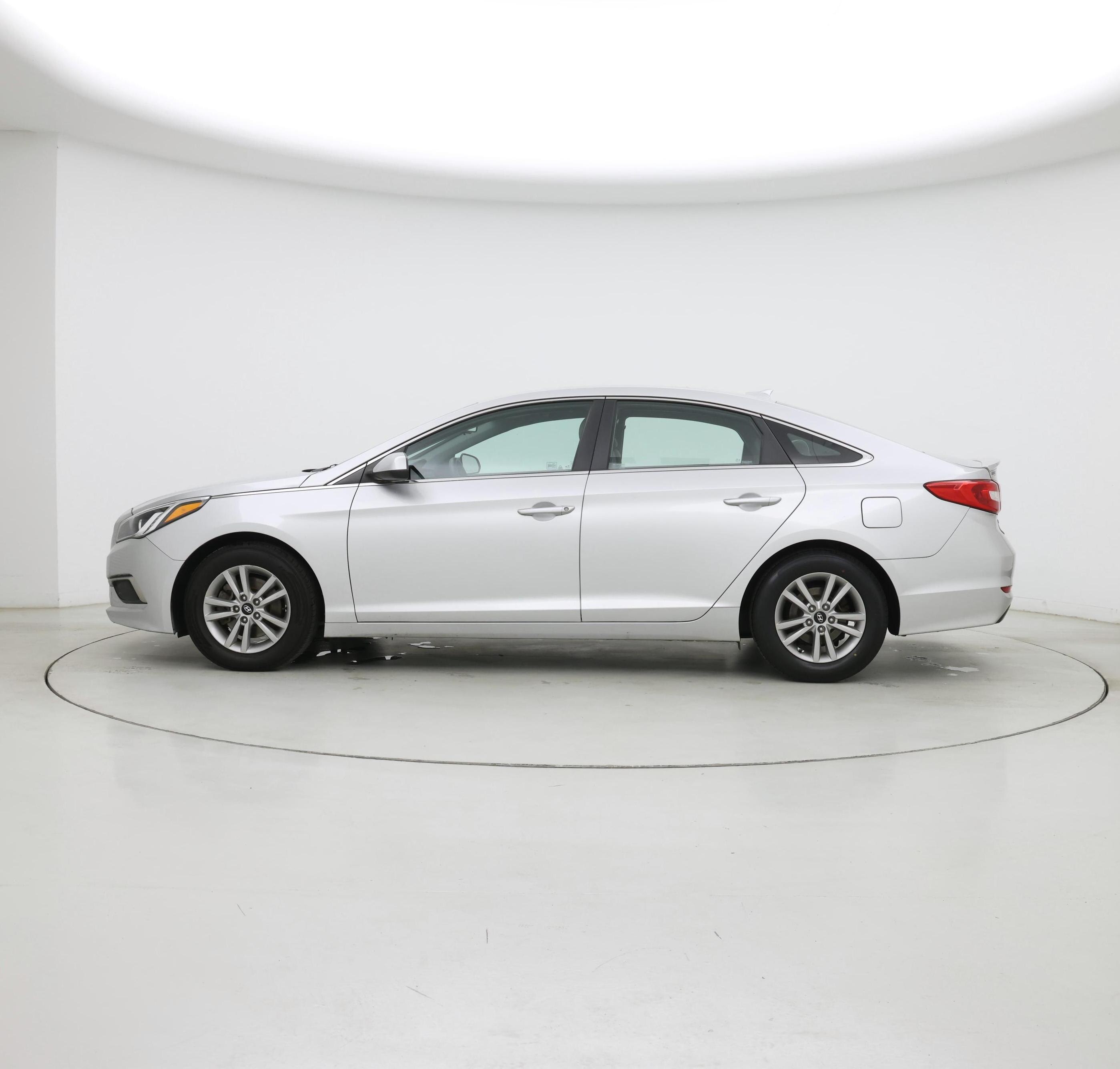 Thumbnail: 2016 Hyundai Sonata - 3