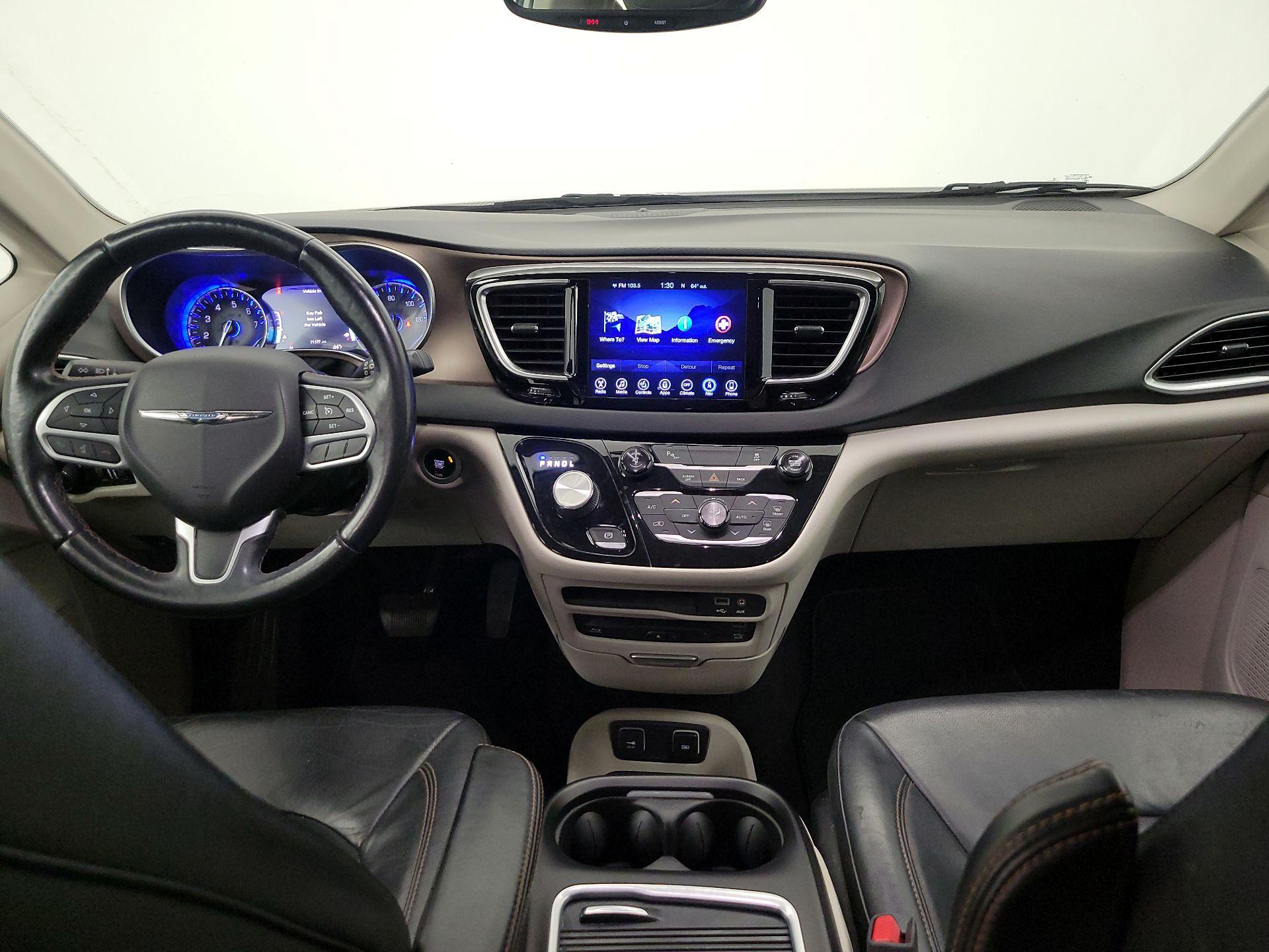 Thumbnail: 2017 Chrysler Pacifica - 9