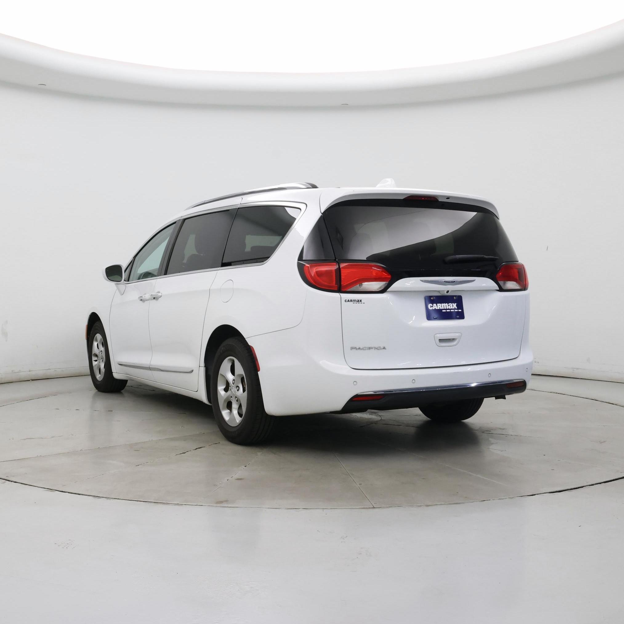 Thumbnail: 2017 Chrysler Pacifica - 2