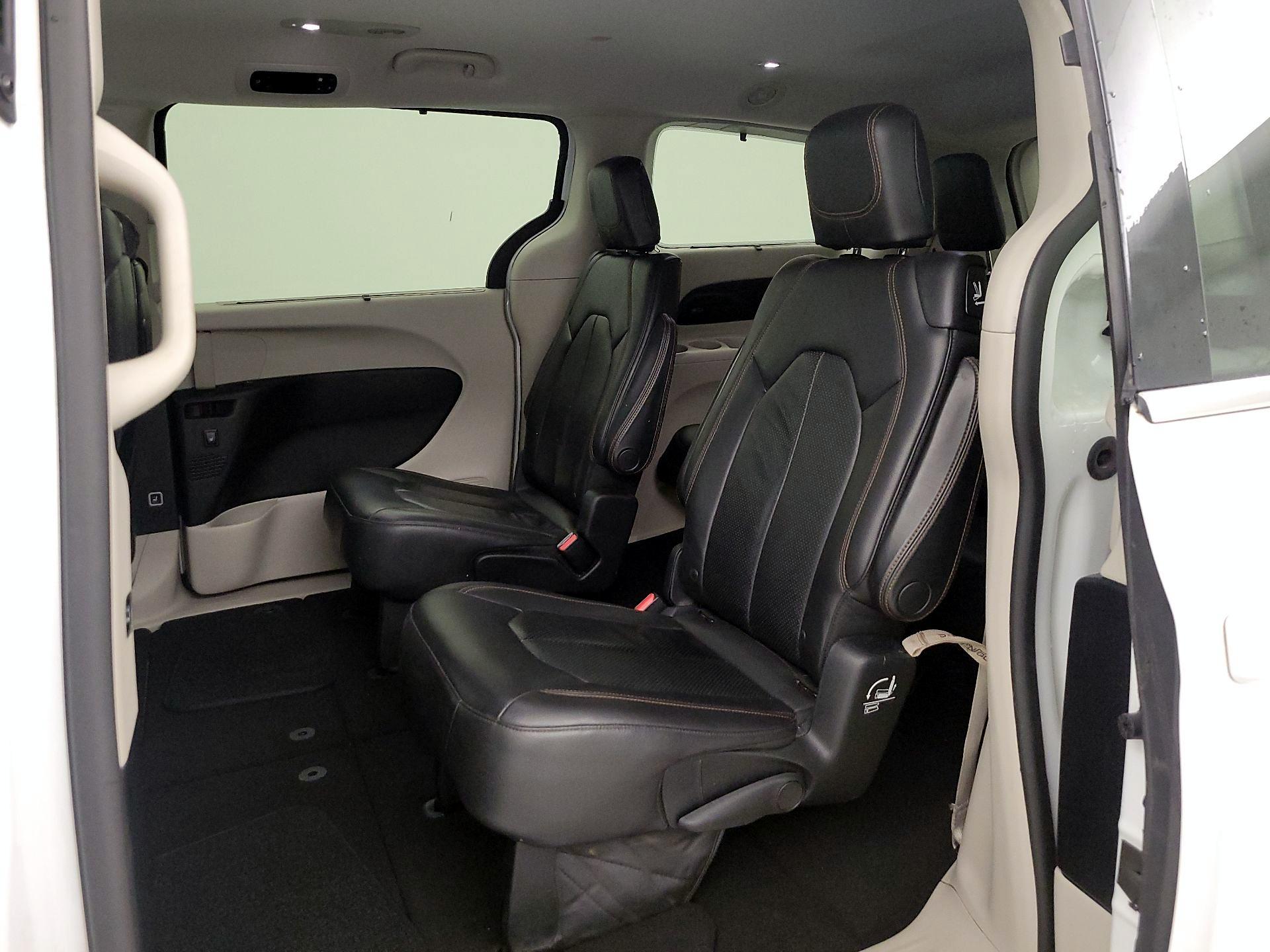 Thumbnail: 2017 Chrysler Pacifica - 20