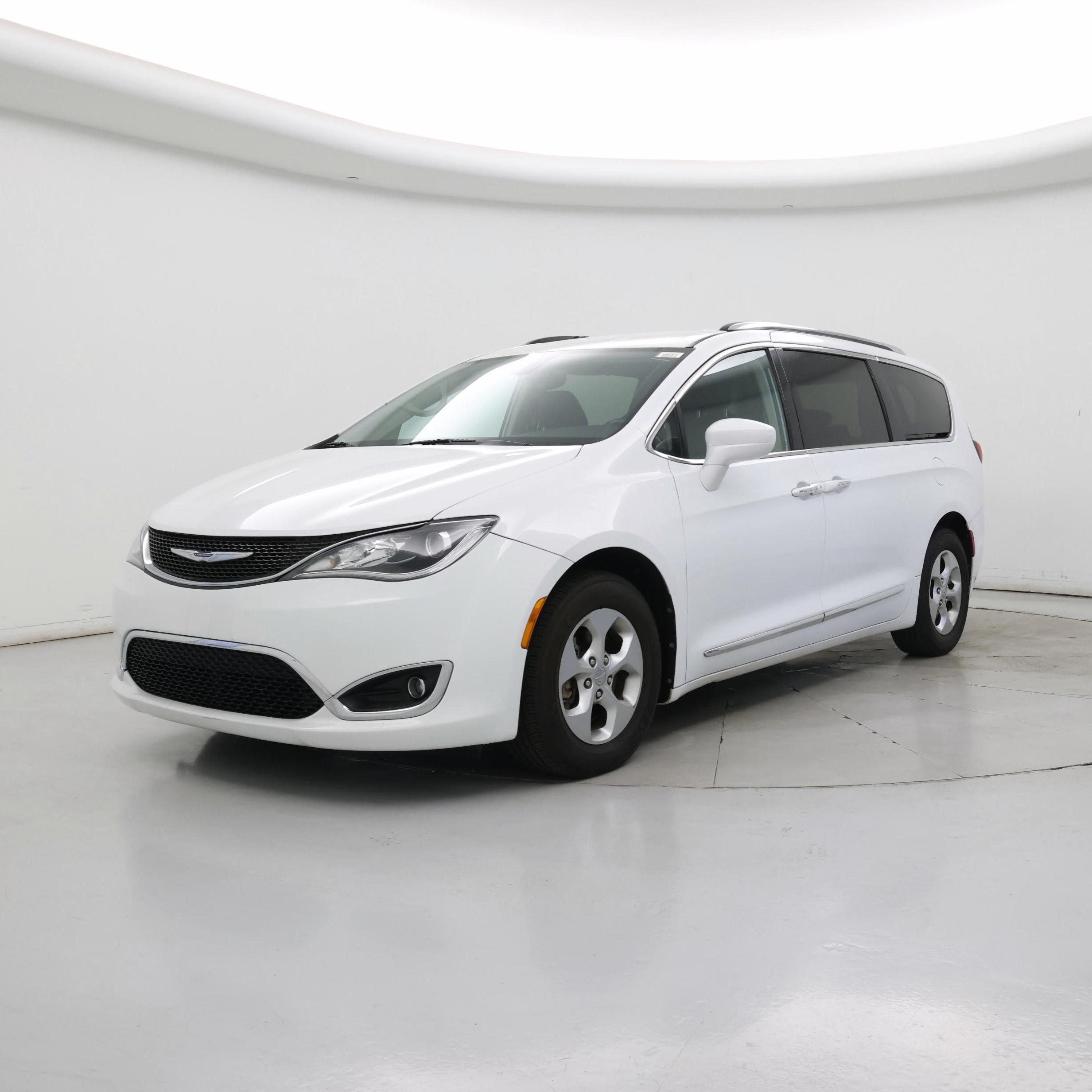 Thumbnail: 2017 Chrysler Pacifica - 4